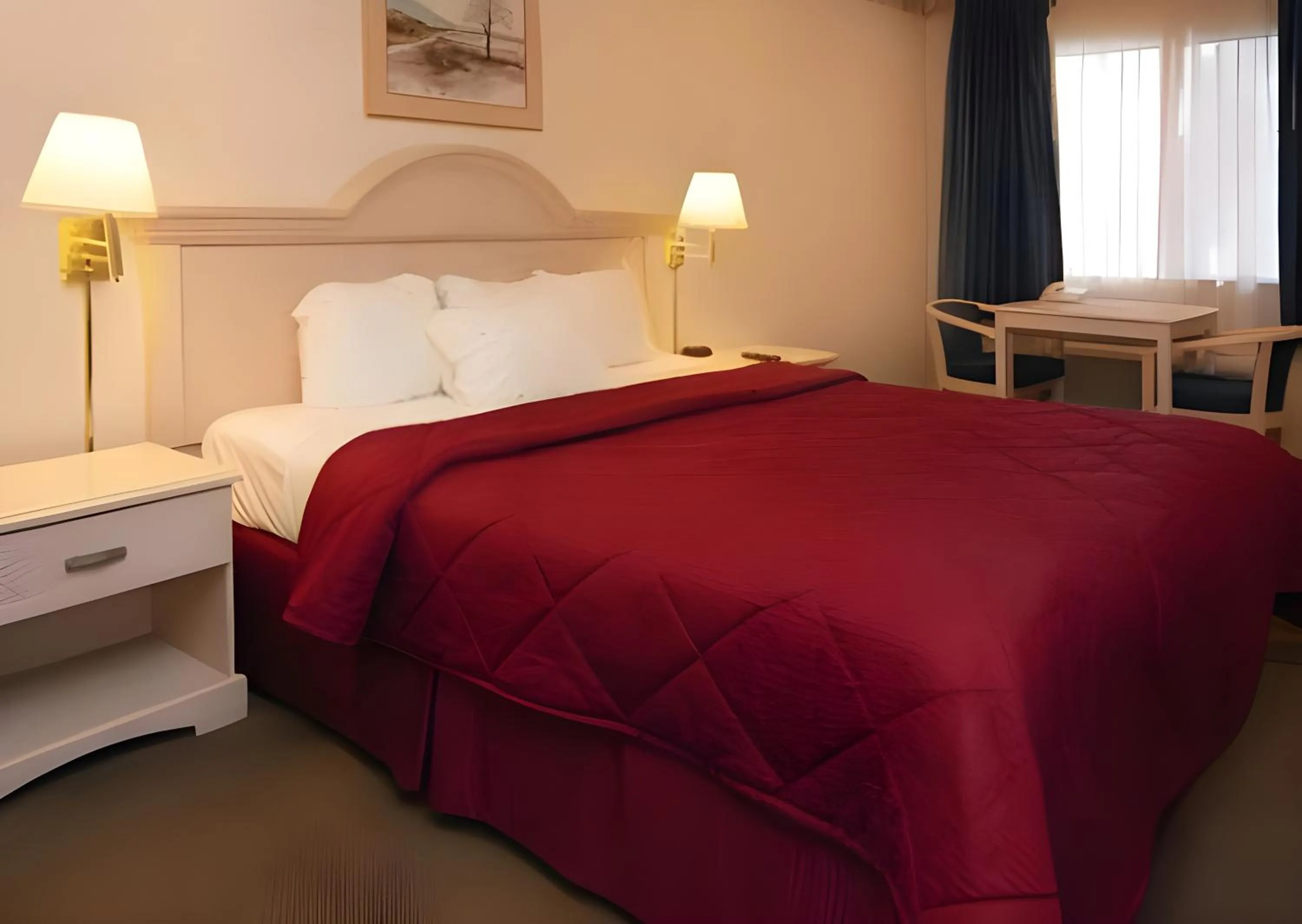 Bedroom, Bed in Days Inn by Wyndham Gilroy