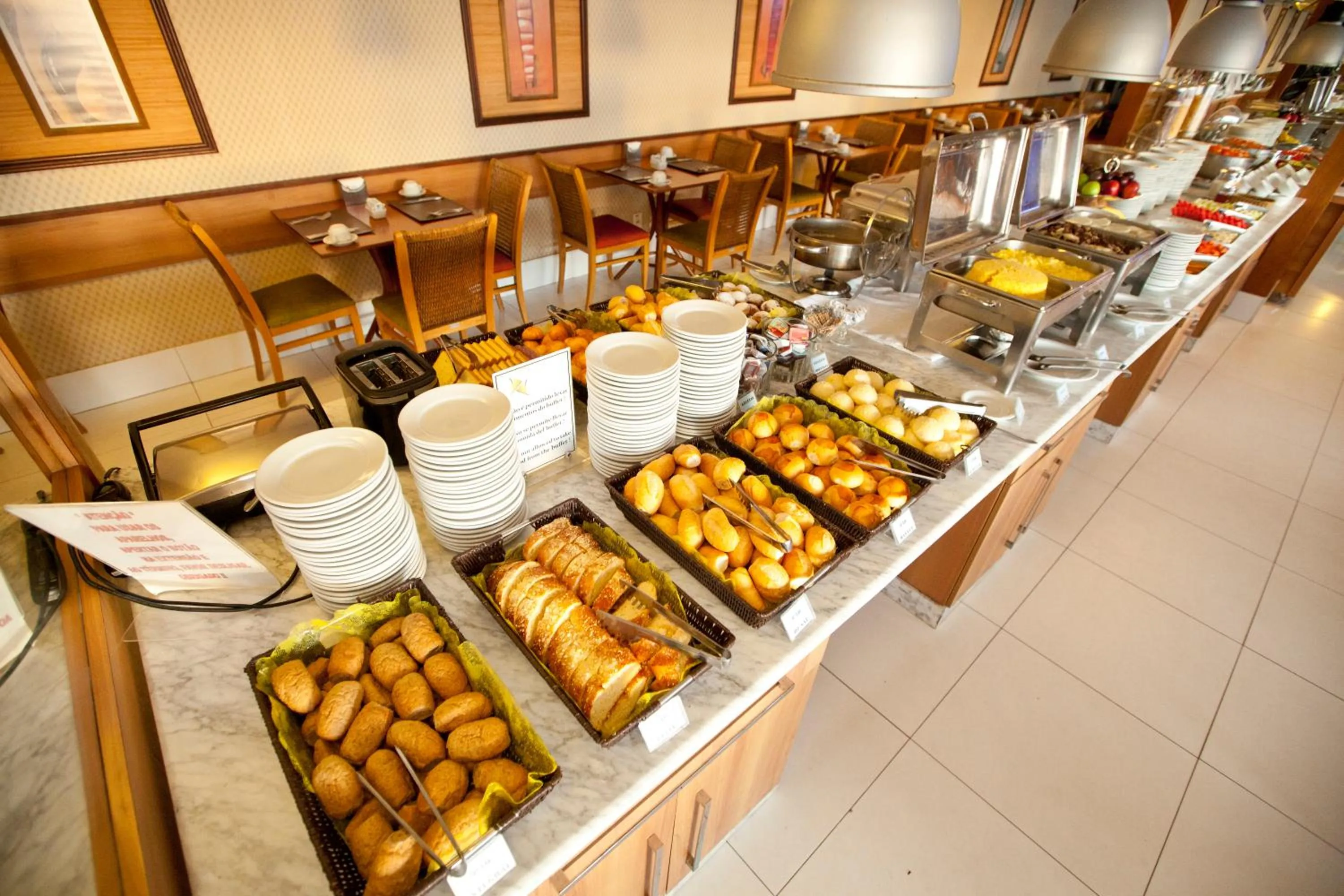 Restaurant/places to eat in Aquarios Praia Hotel