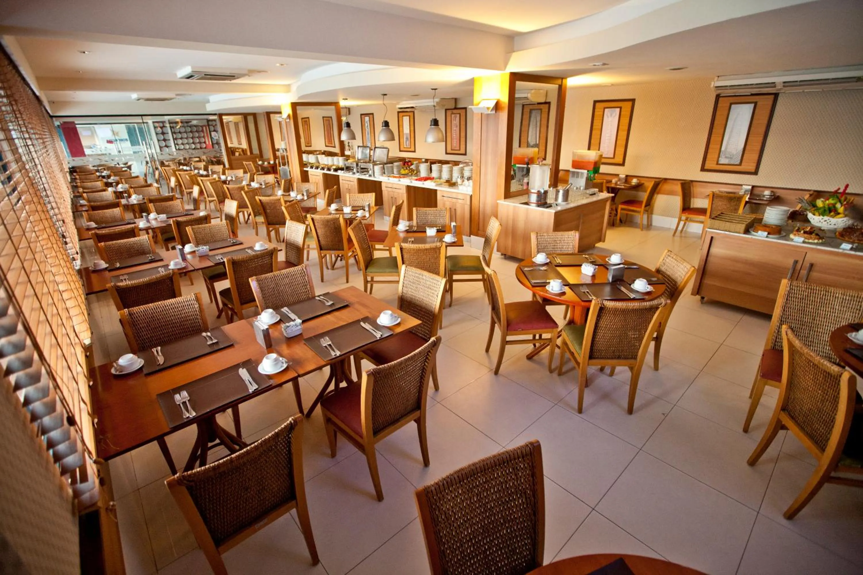 Restaurant/places to eat in Aquarios Praia Hotel