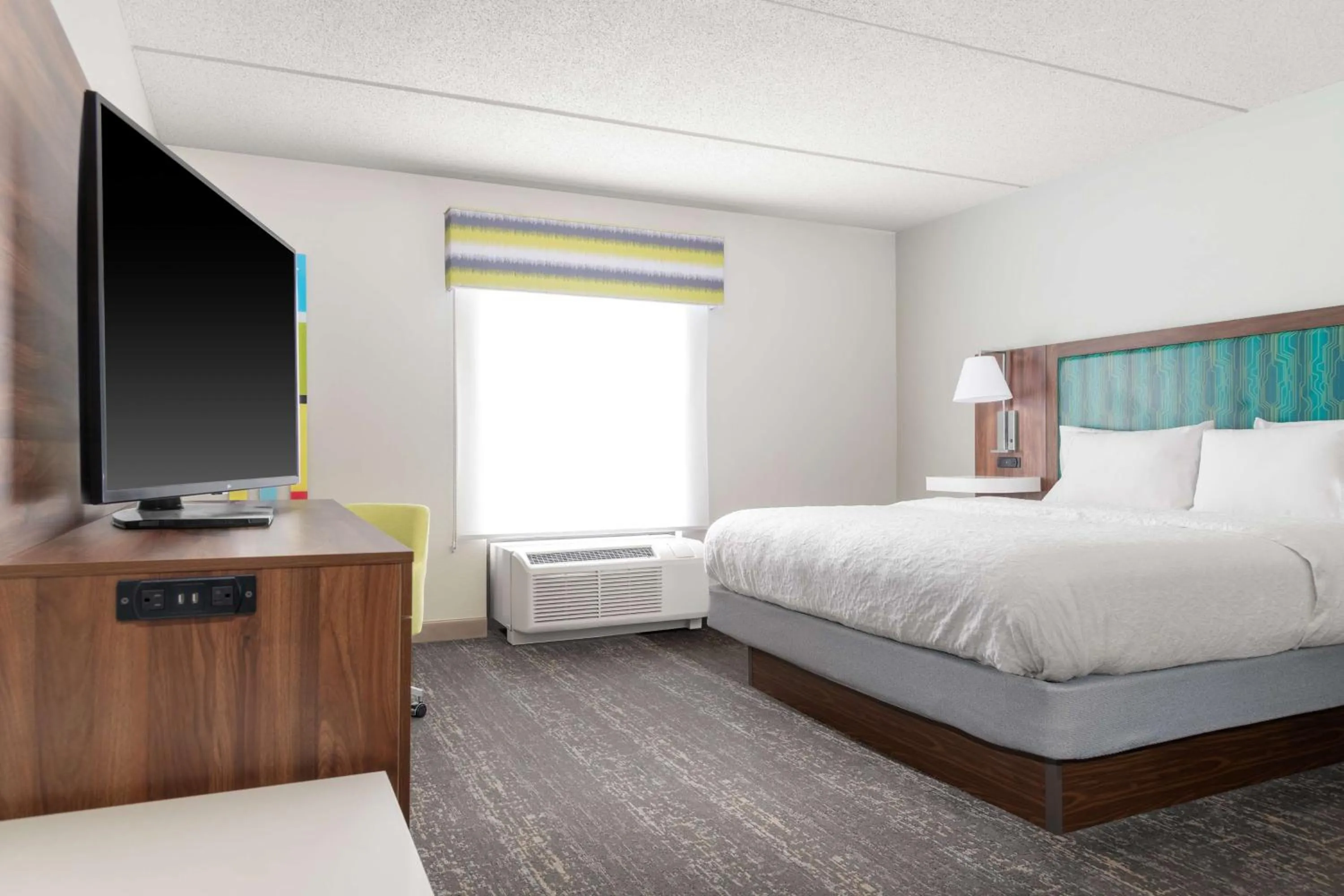 Bed in Hampton Inn & Suites Brookings