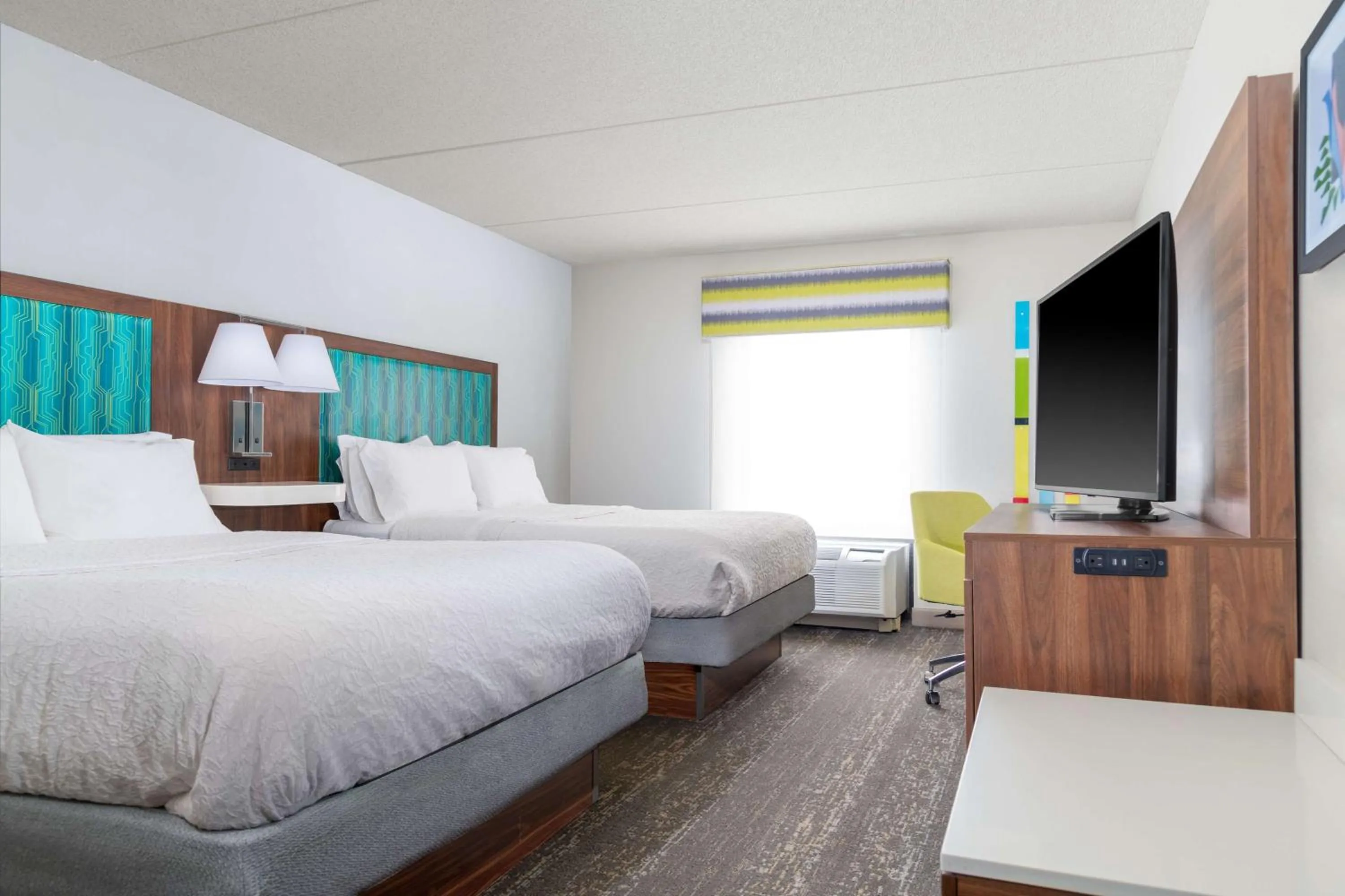 Bed in Hampton Inn & Suites Brookings