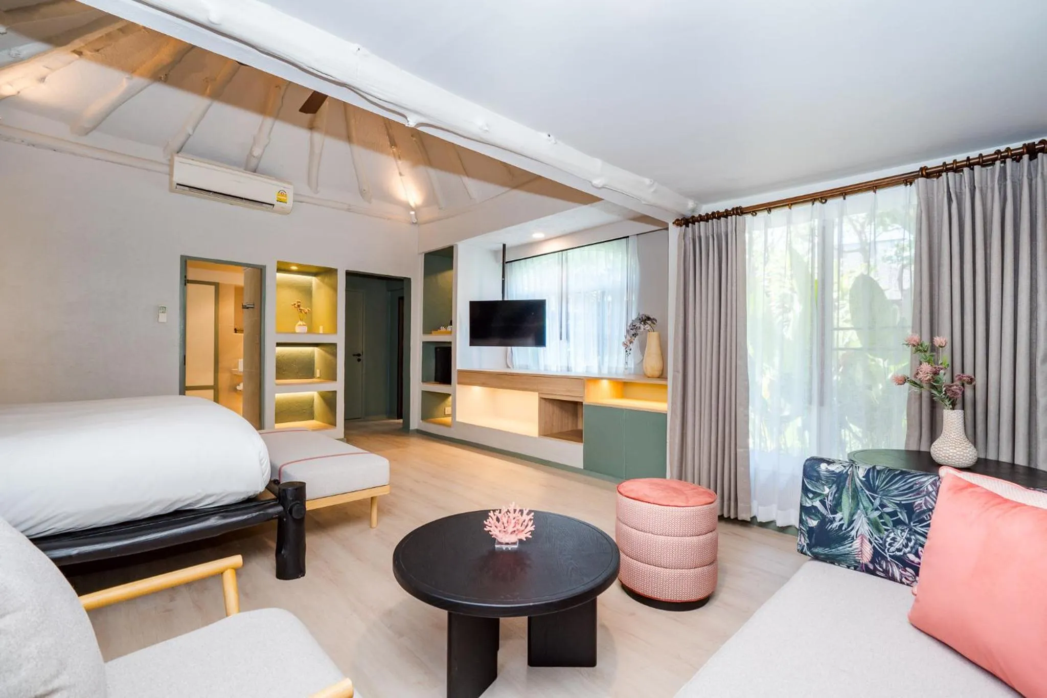 Photo of the whole room, Bed in Davinia Hua Hin Resort