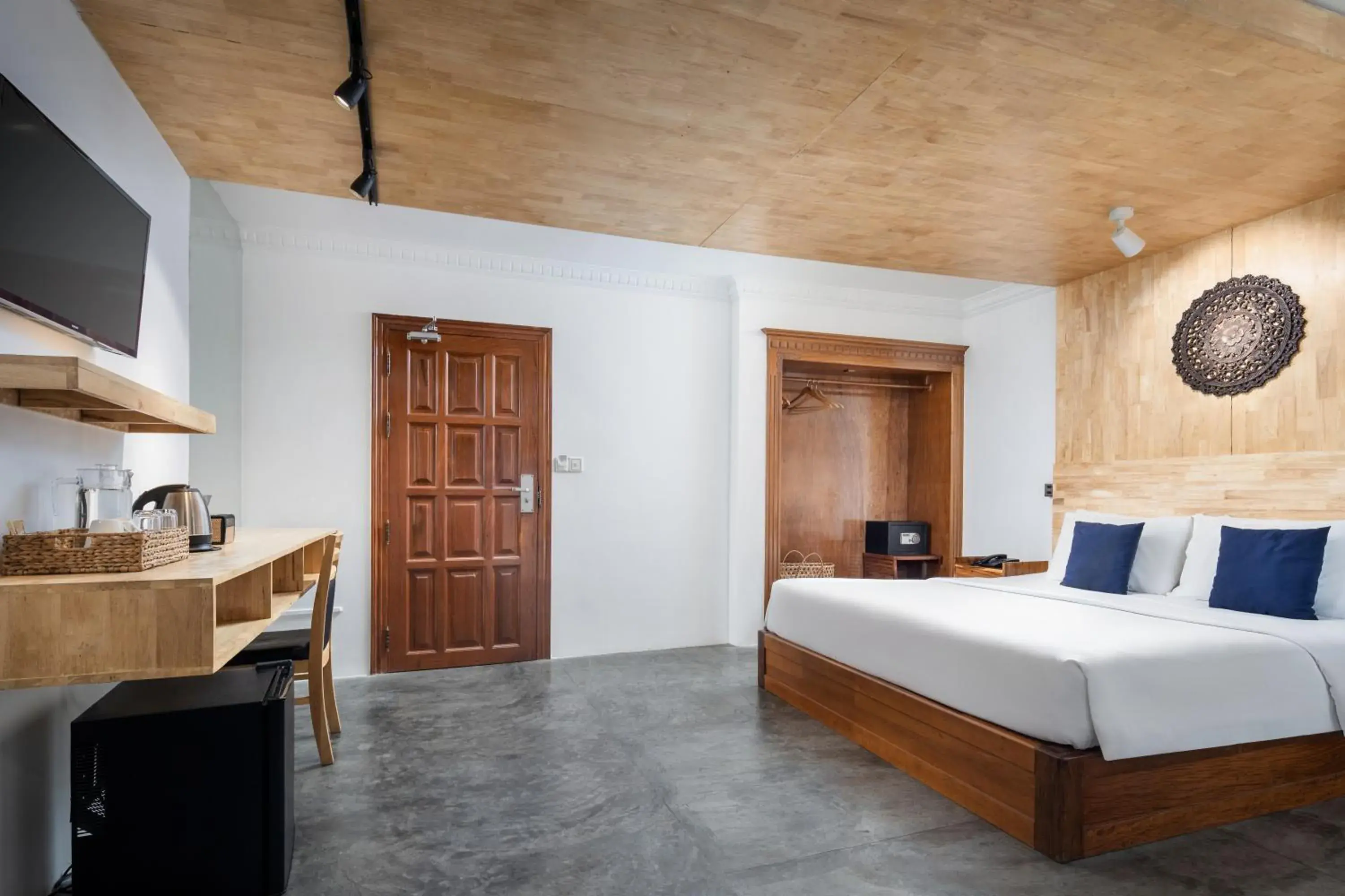 Deluxe Double Room with City View in Pacific Hotel Deluxe Double Room with City View in Pacific Hotel