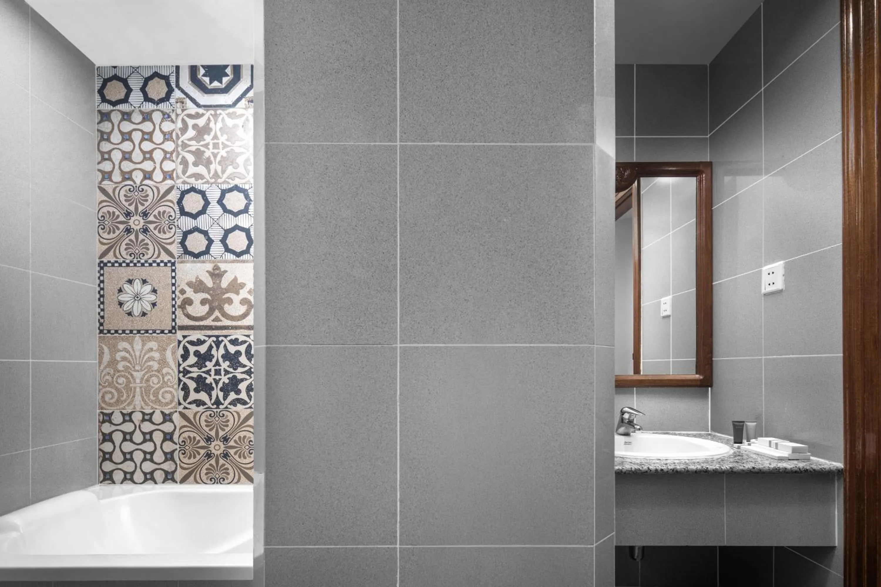 Shower in Pacific Hotel