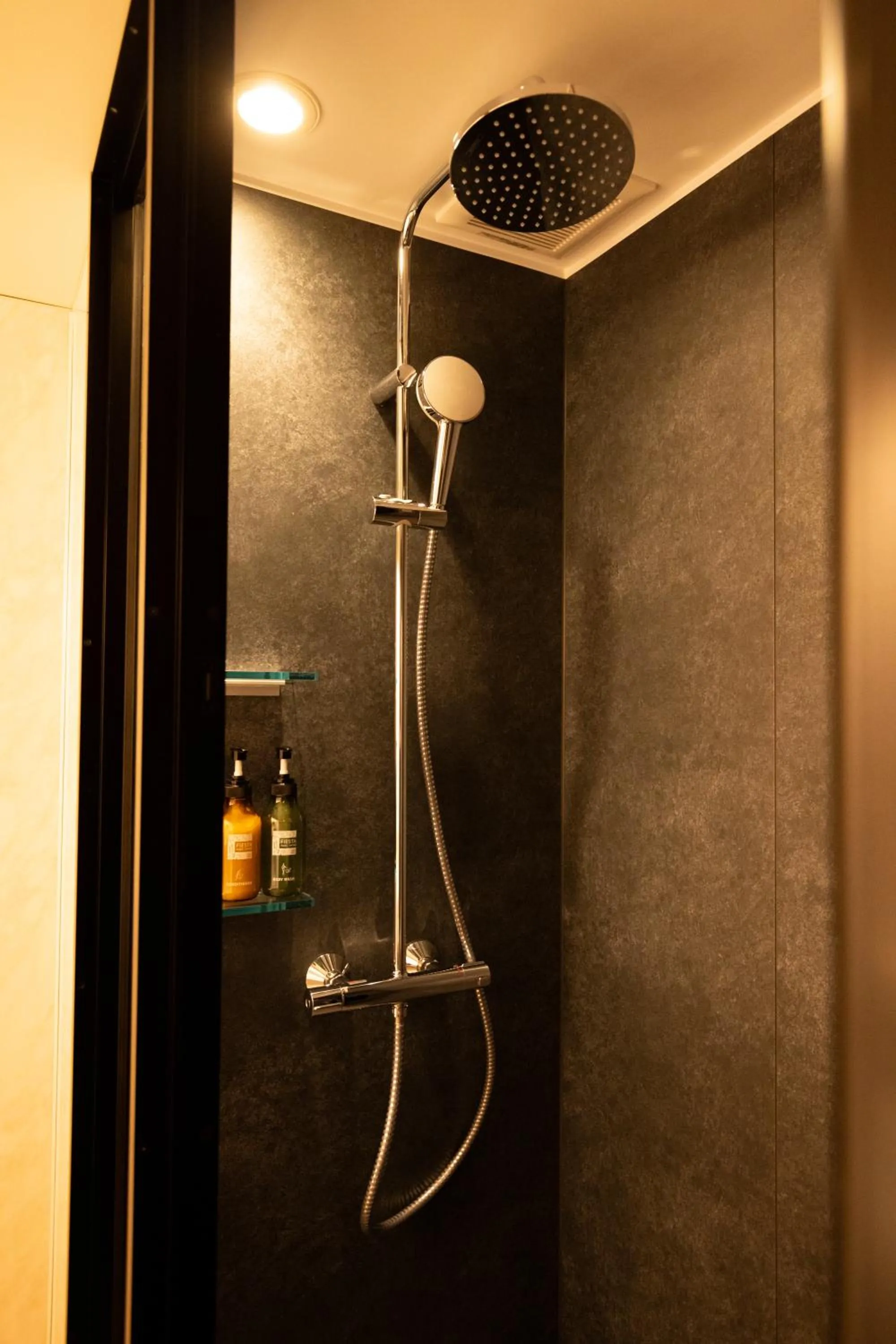 Shower in Ryokan Asakusa Shigetsu