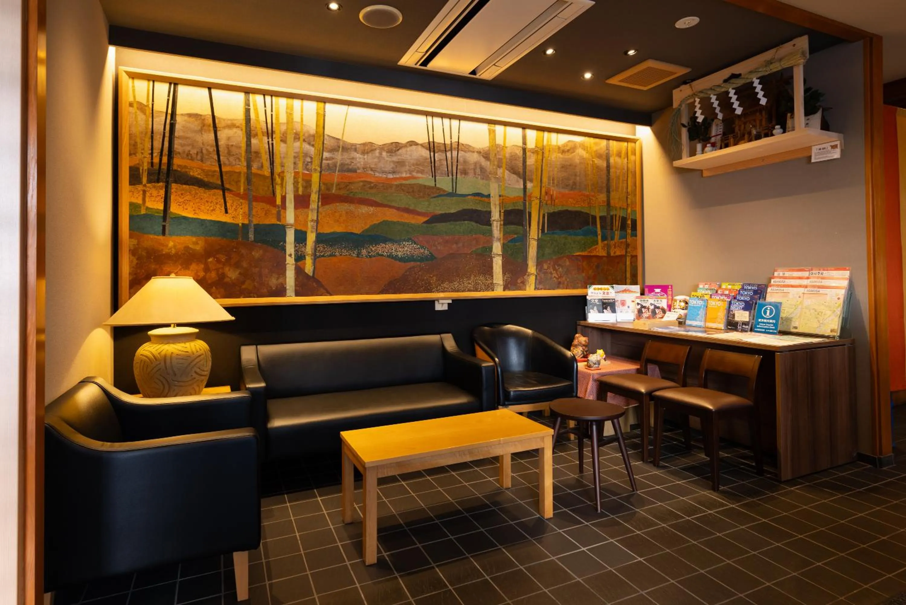 Communal lounge/ TV room in Ryokan Asakusa Shigetsu