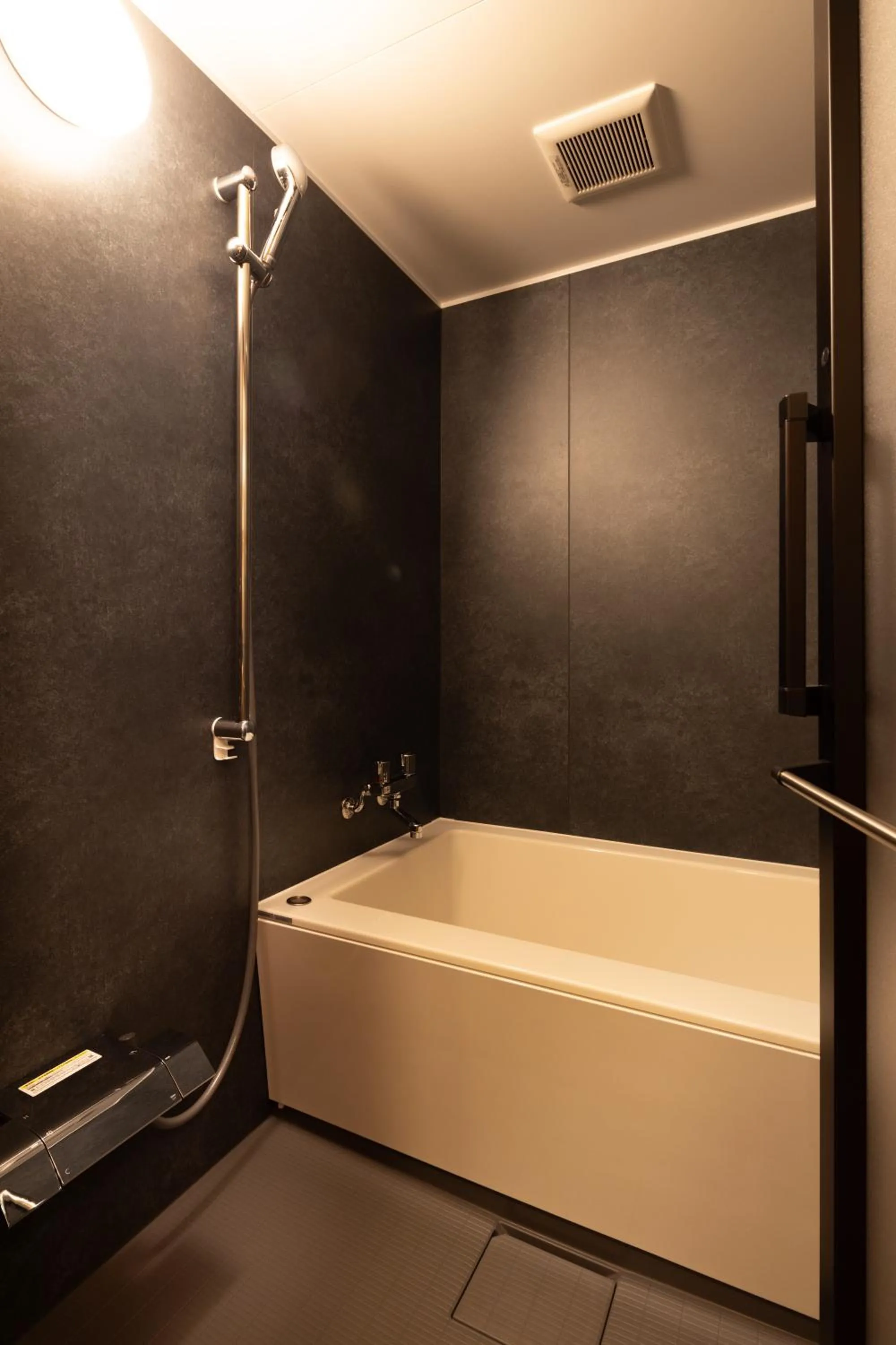 Shower in Ryokan Asakusa Shigetsu