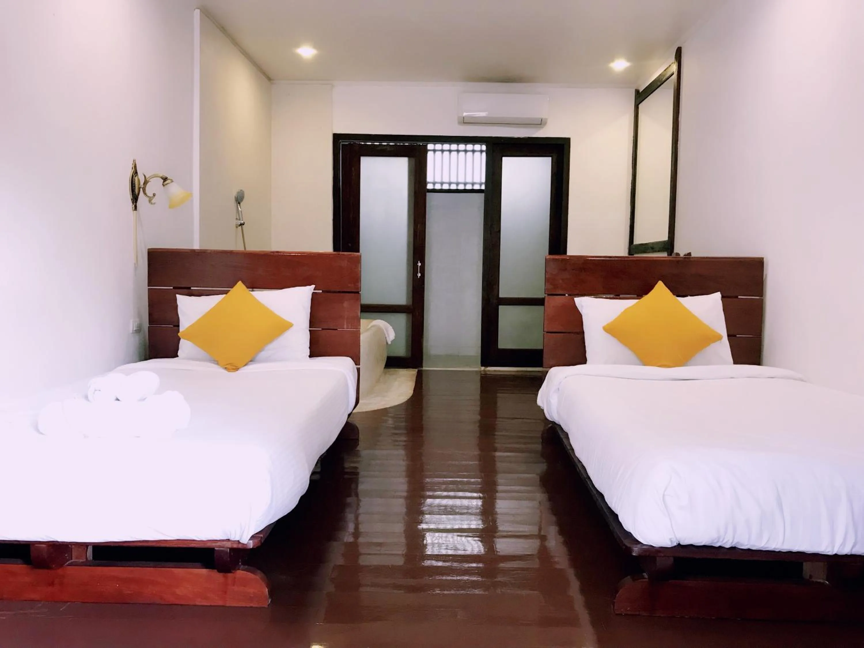 Deluxe Twin Room in Ancient Luangprabang Hotel