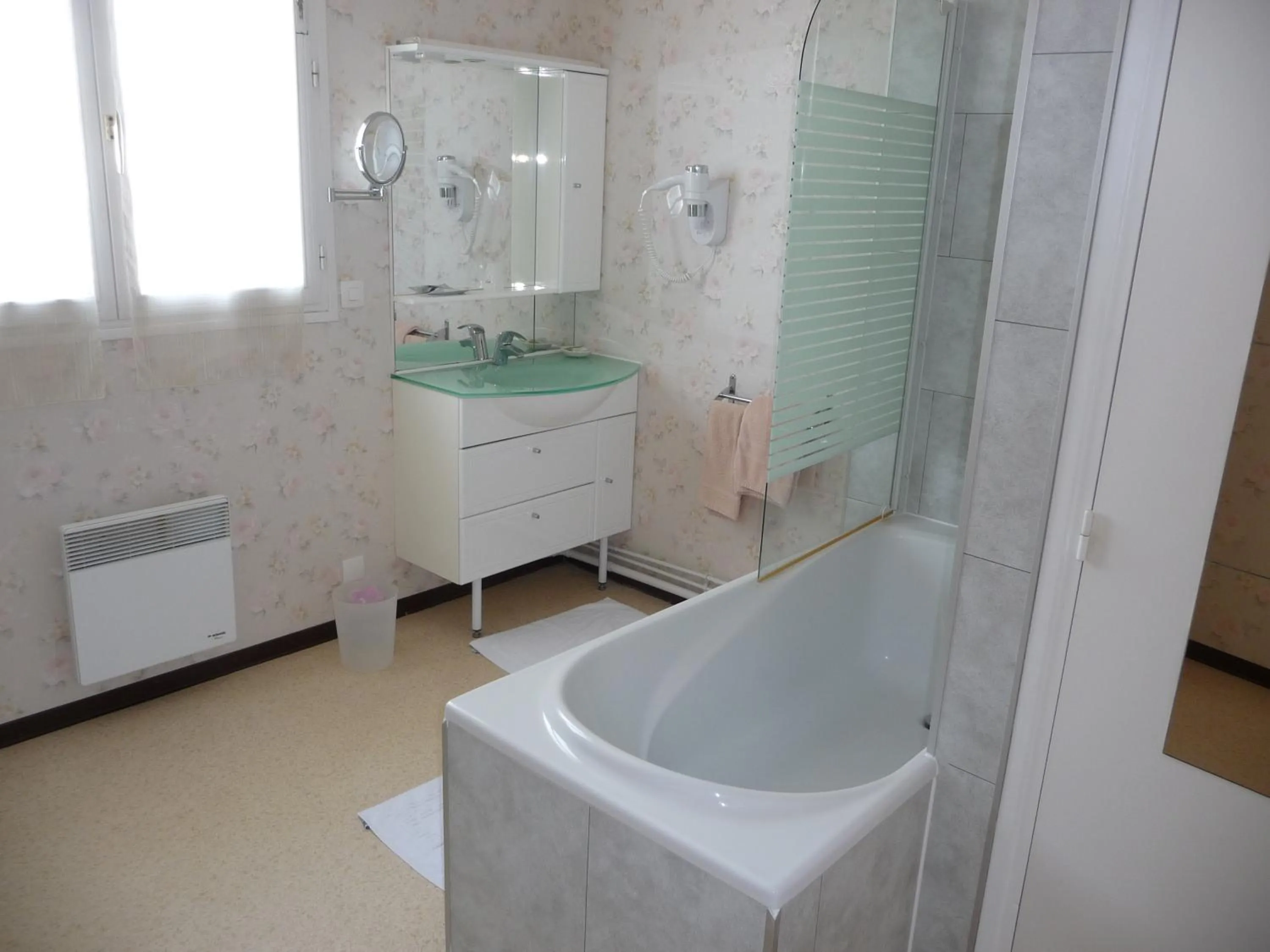 Bathroom in Hotel du Haut Marais