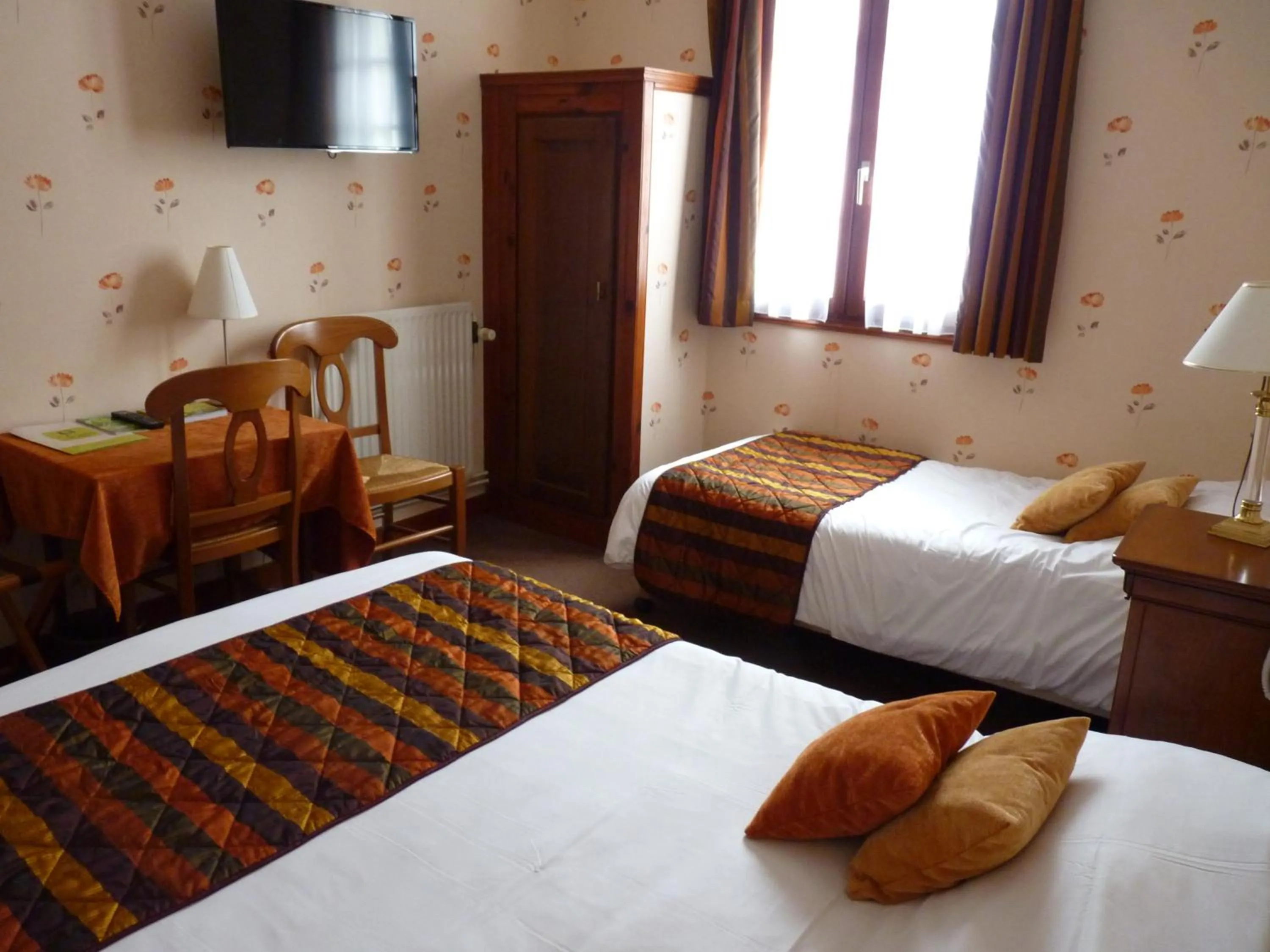 Facade/entrance, Bed in Logis Hôtels Restaurant Le Relais Chenonceaux