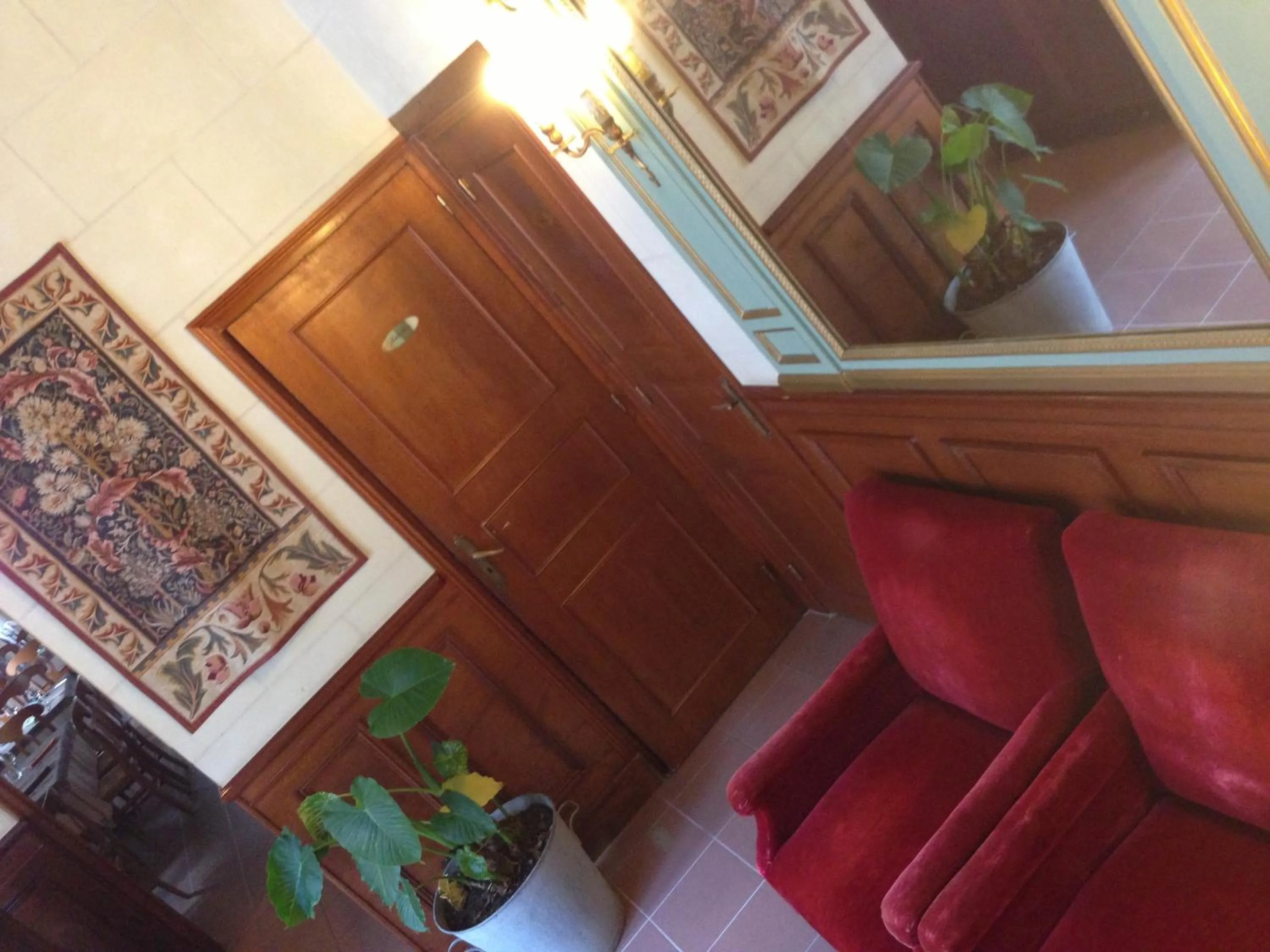 Lobby or reception in Logis Hôtels Restaurant Le Relais Chenonceaux