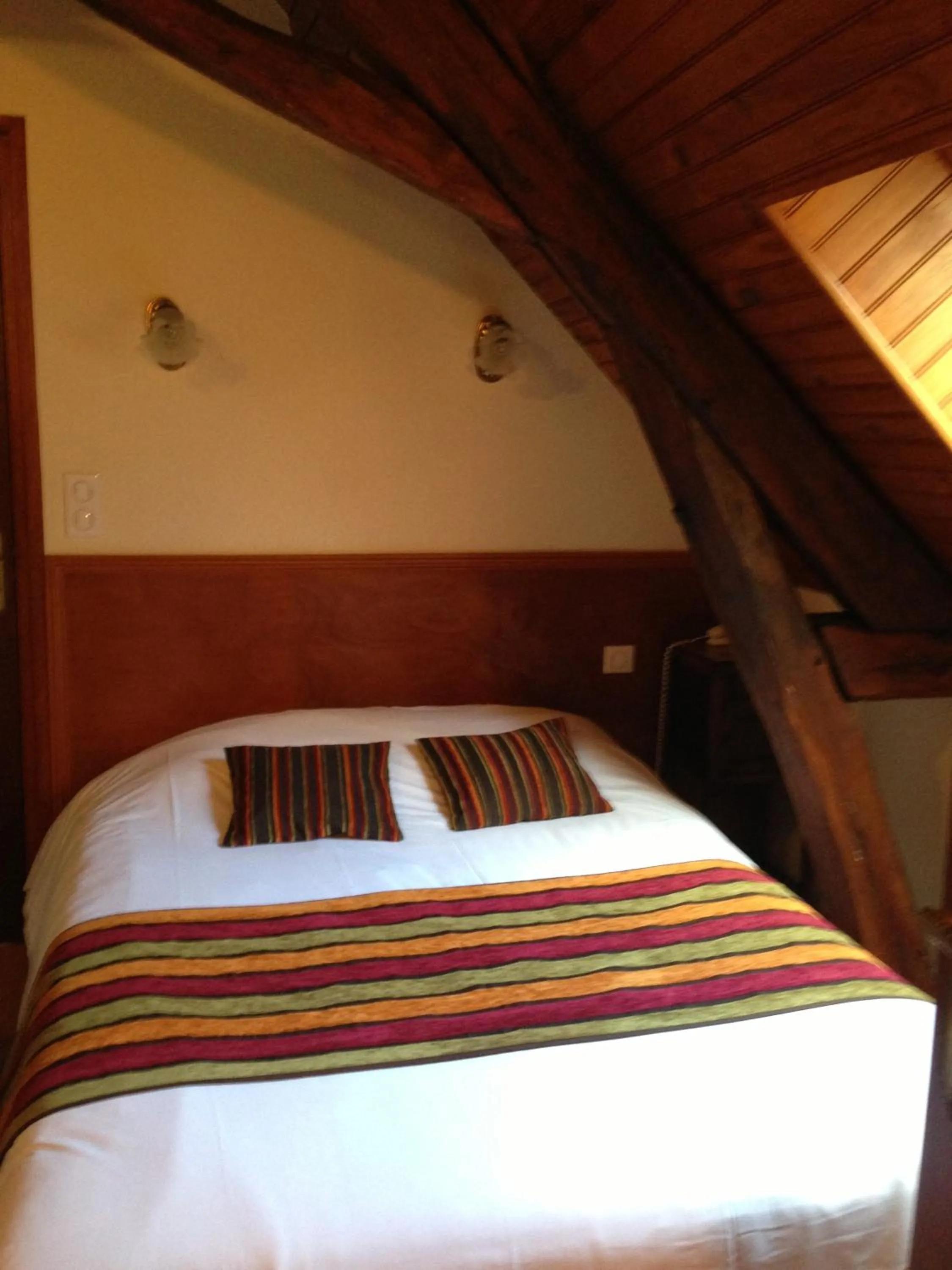 Photo of the whole room, Bed in Logis Hôtels Restaurant Le Relais Chenonceaux