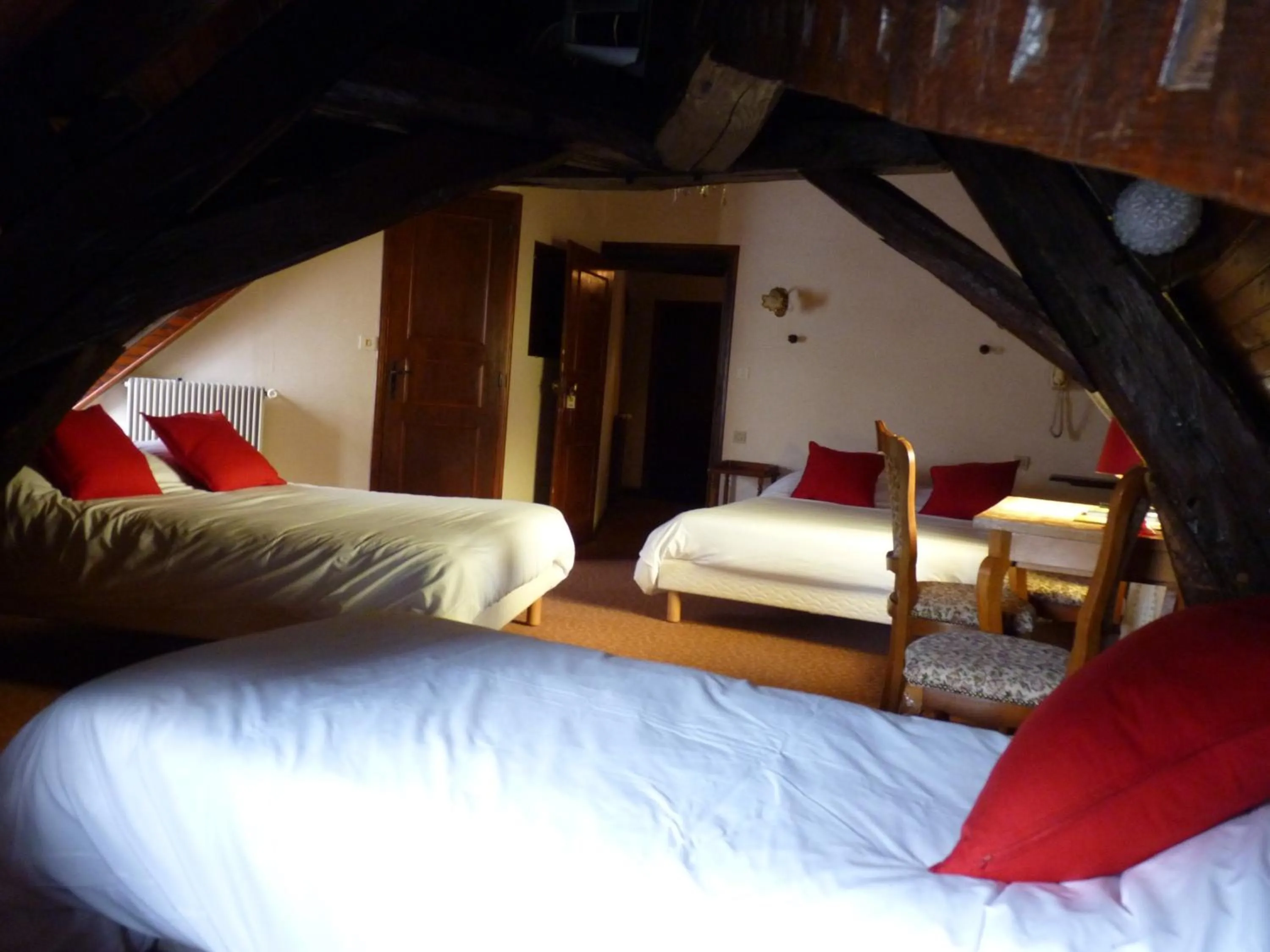 Bed in Logis Hôtels Restaurant Le Relais Chenonceaux