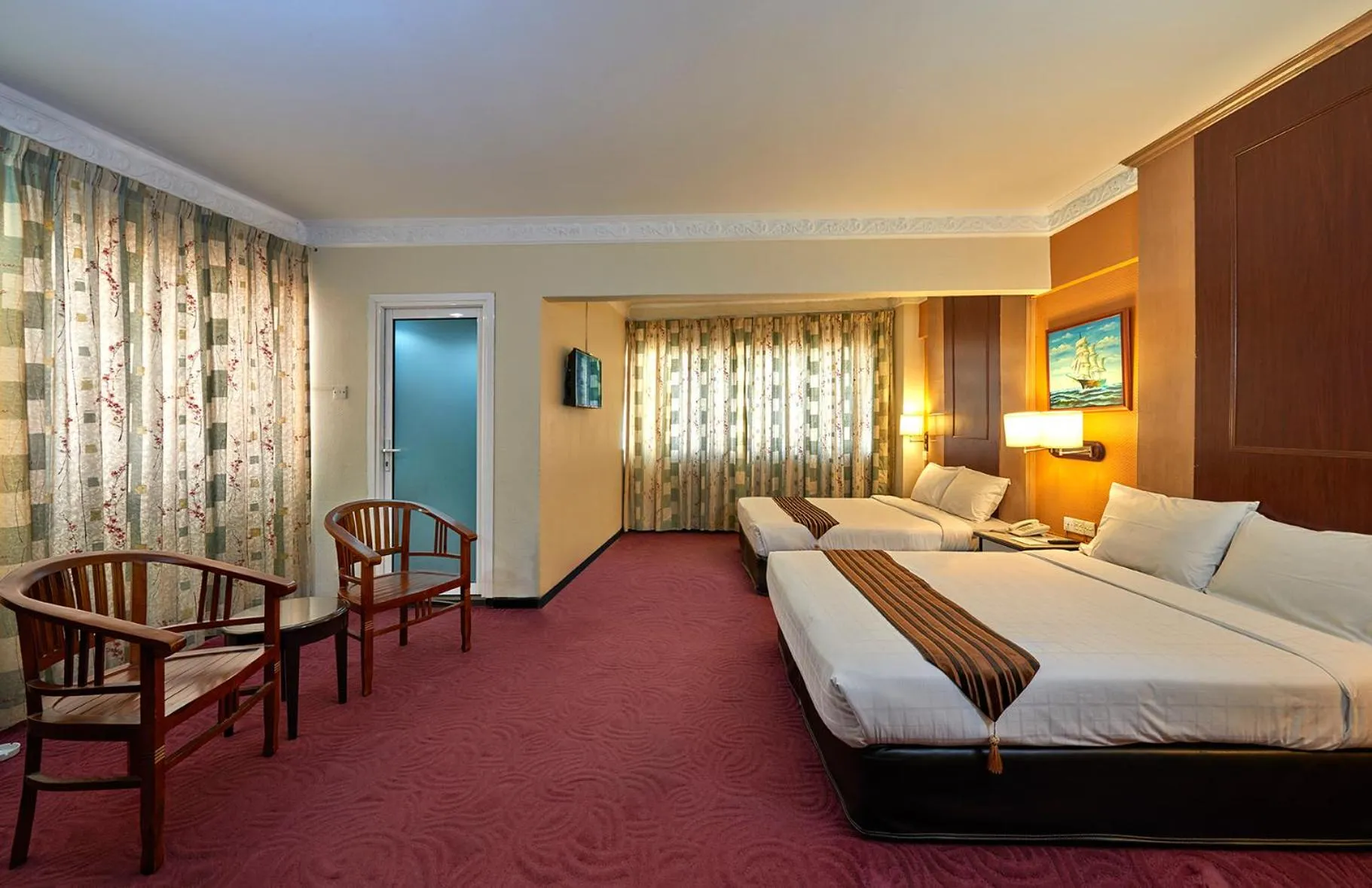 Photo of the whole room, Bed in Palace Hotel