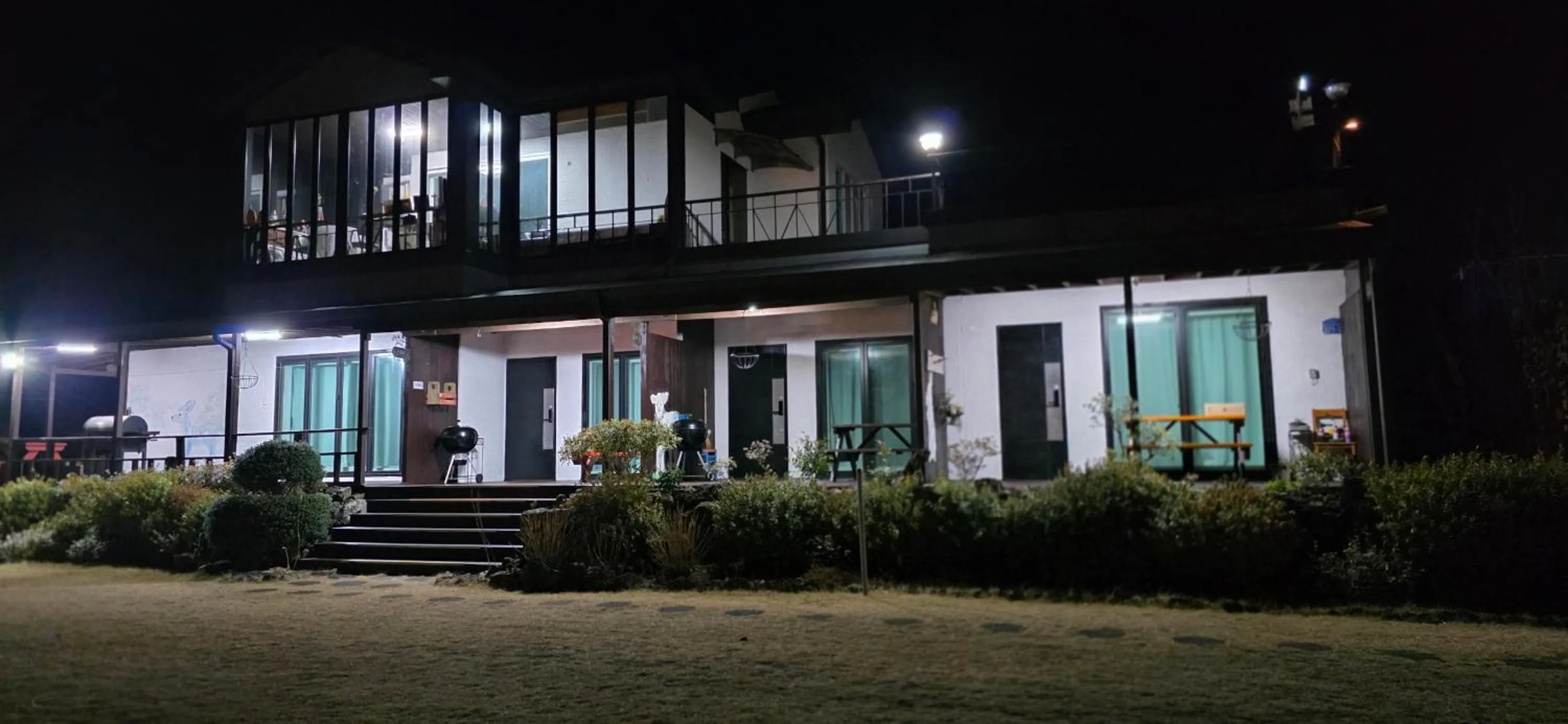 Gotjawal Geomunoreum Pension