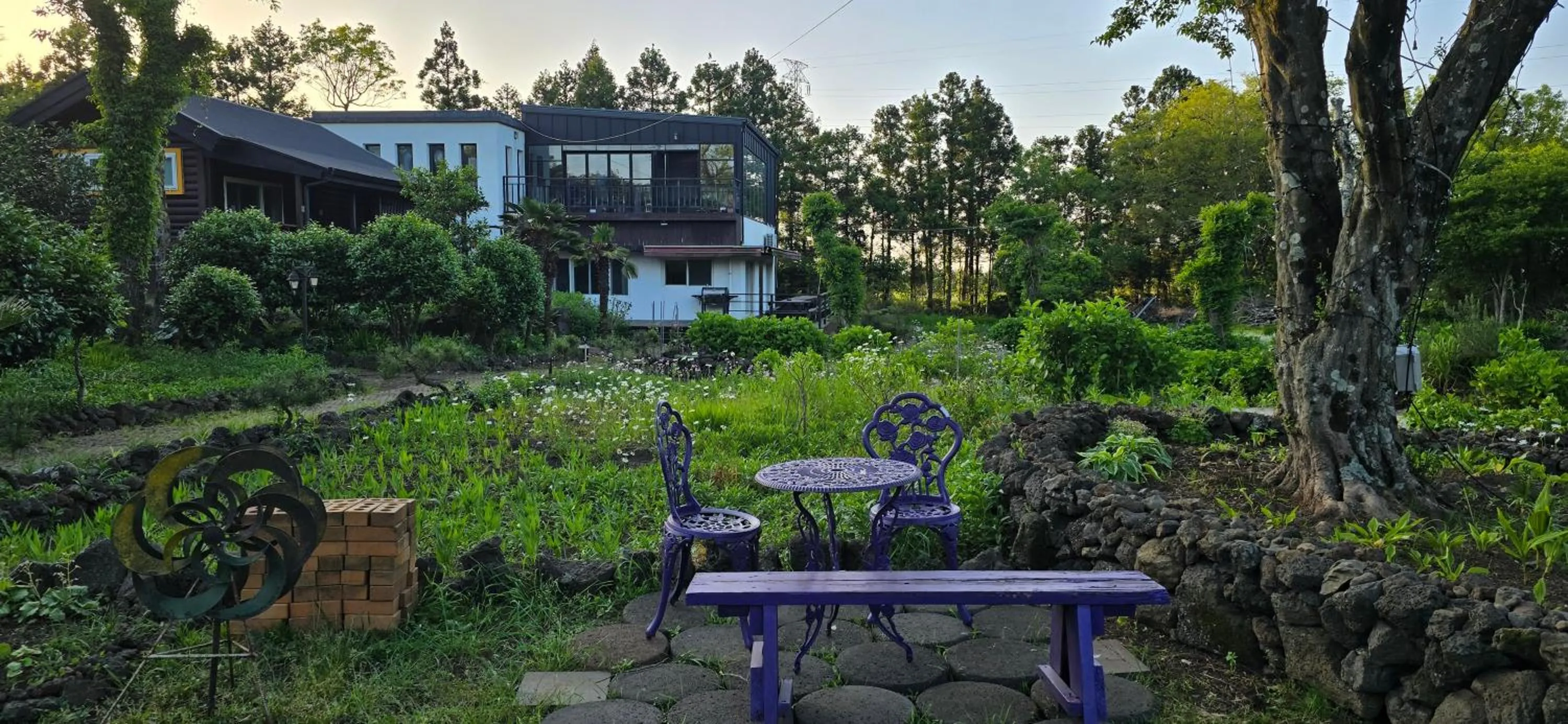 Gotjawal Geomunoreum Pension