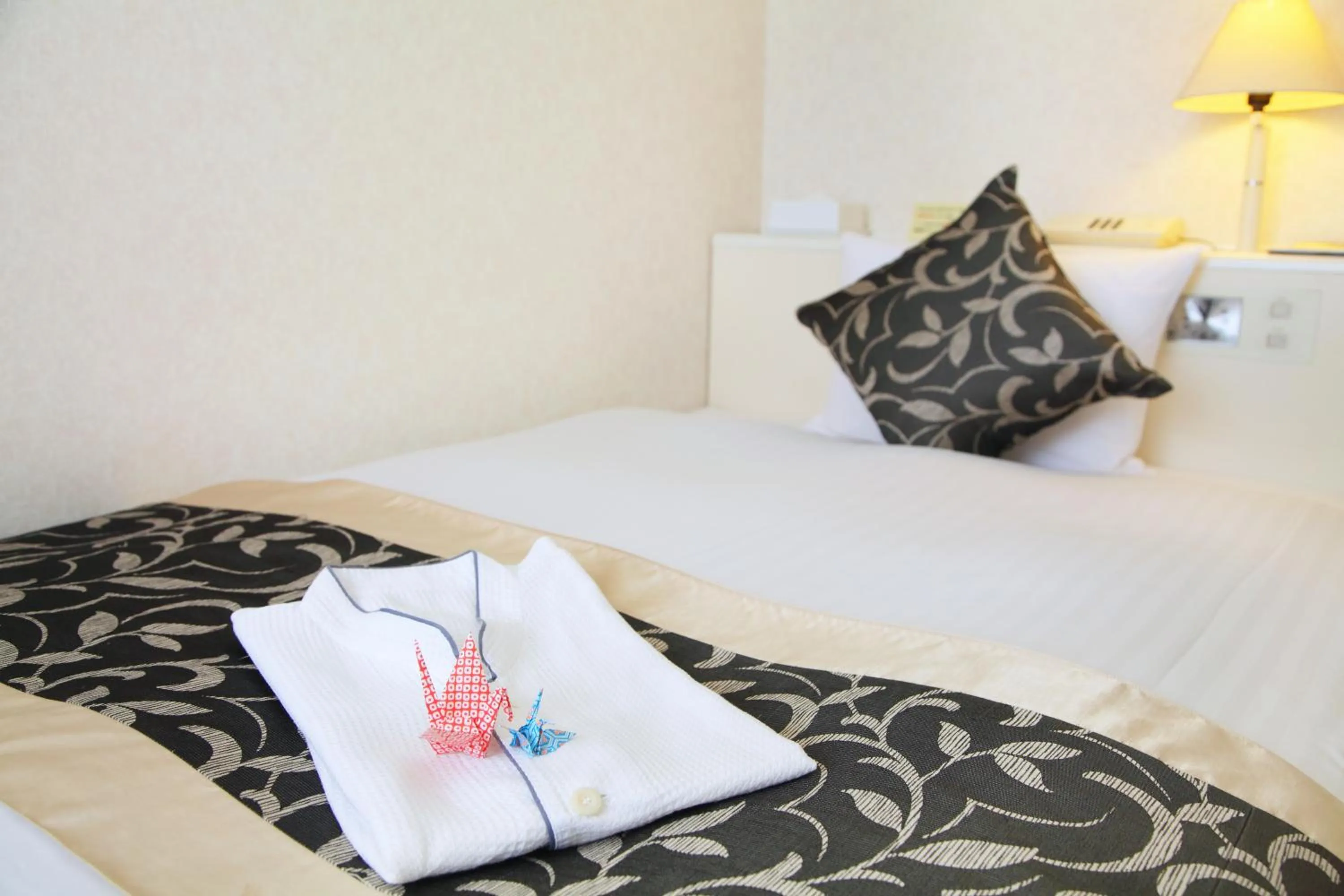 Bed in Hotel Chatelet Inn Kyoto