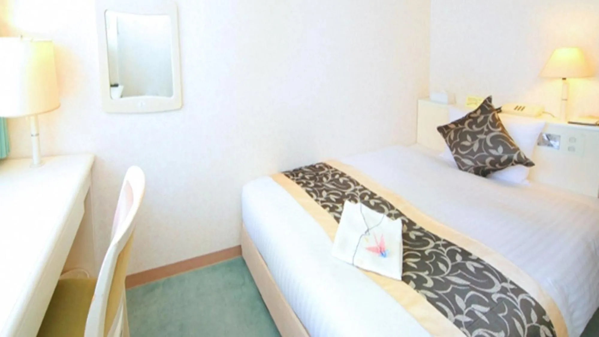 Photo of the whole room, Bed in Hotel Chatelet Inn Kyoto