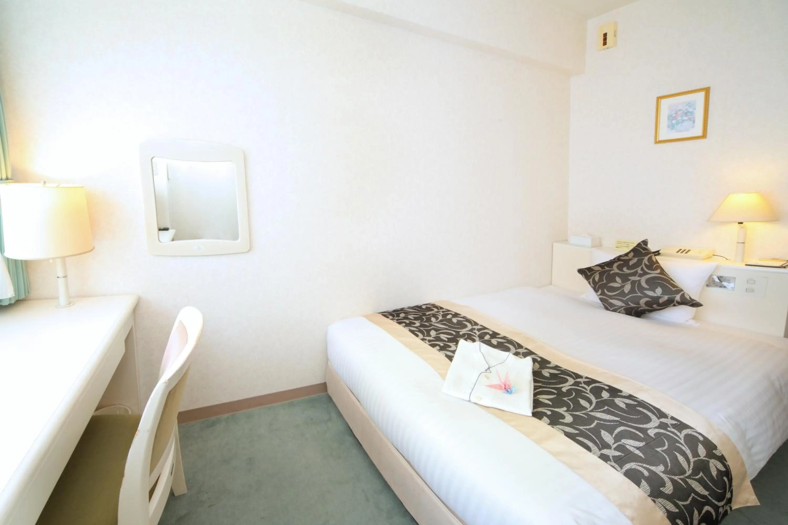 Bed in Hotel Chatelet Inn Kyoto