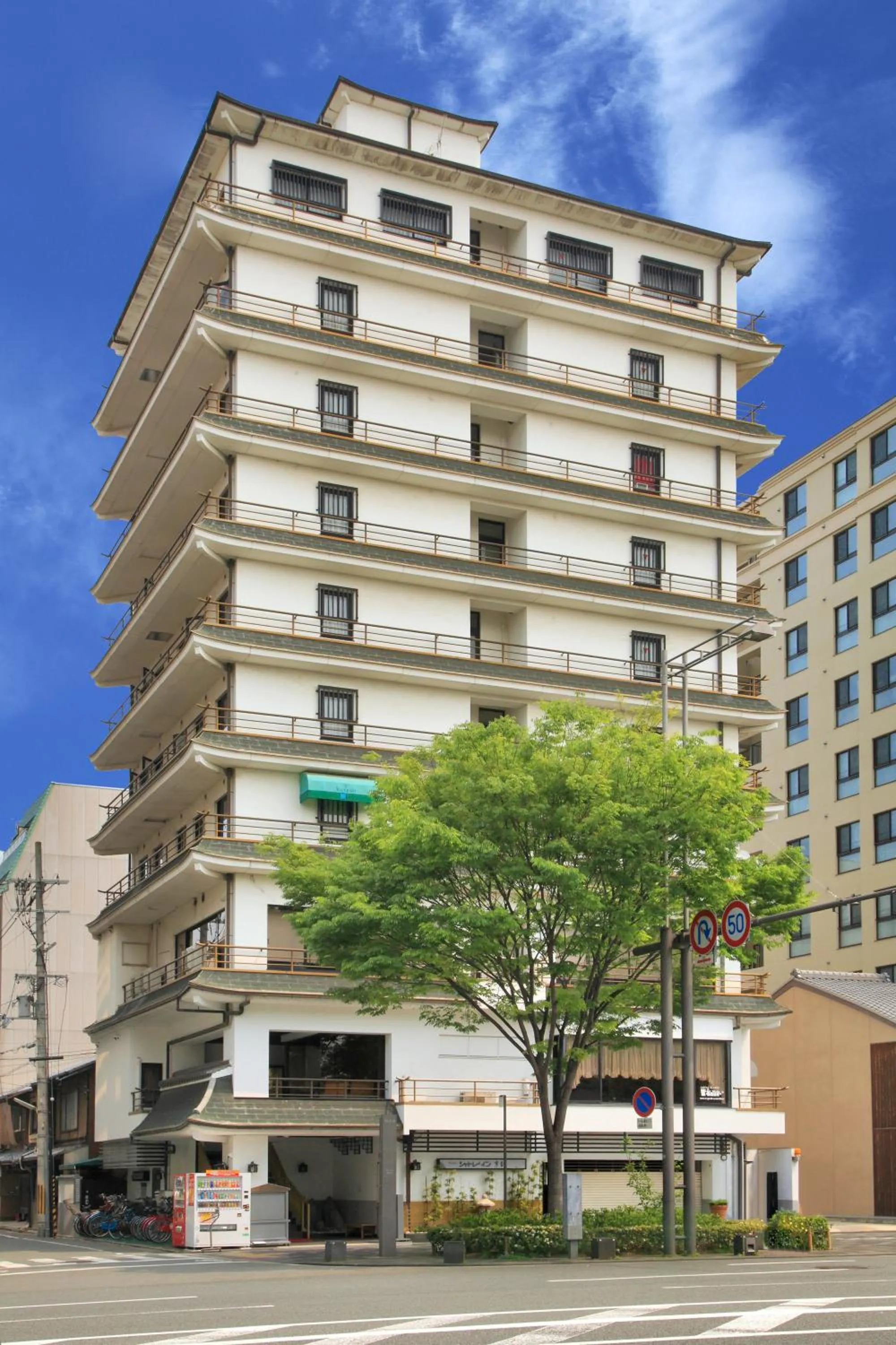 Facade/entrance in Hotel Chatelet Inn Kyoto