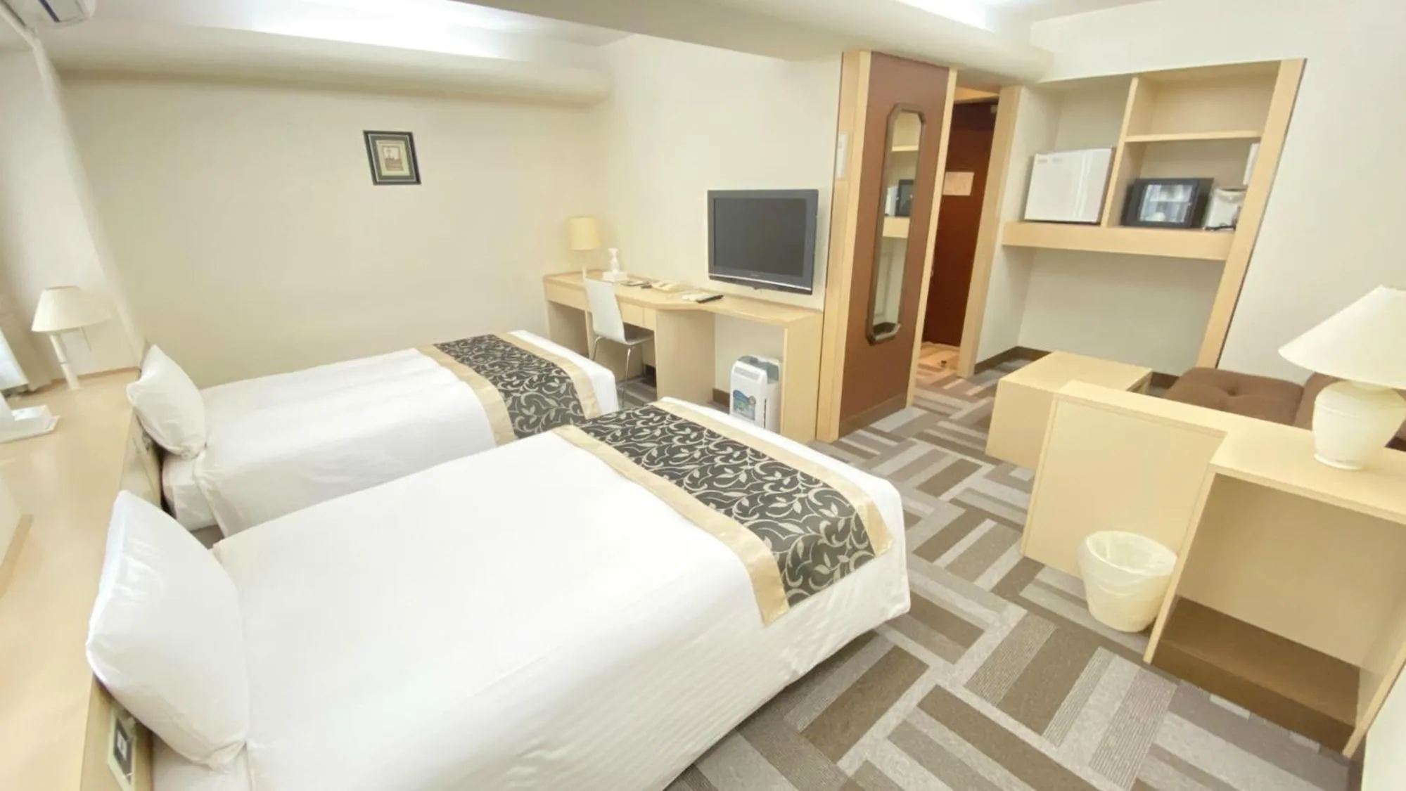 Bed in Hotel Chatelet Inn Kyoto