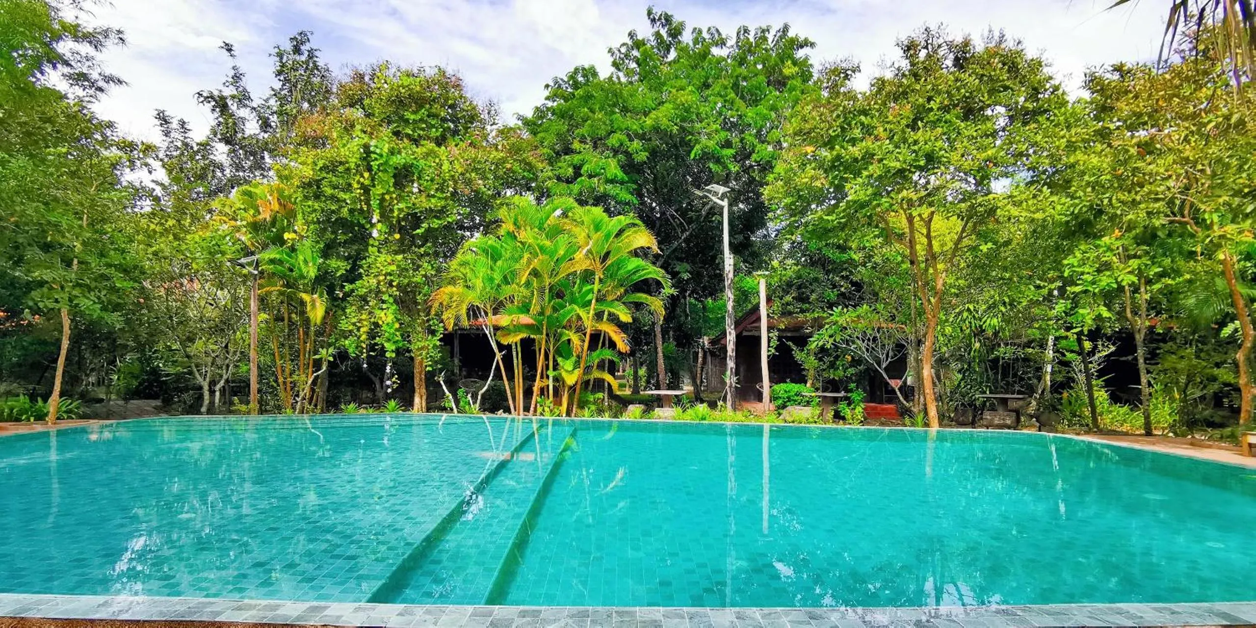 Swimming pool in Palm Village Resort & Spa