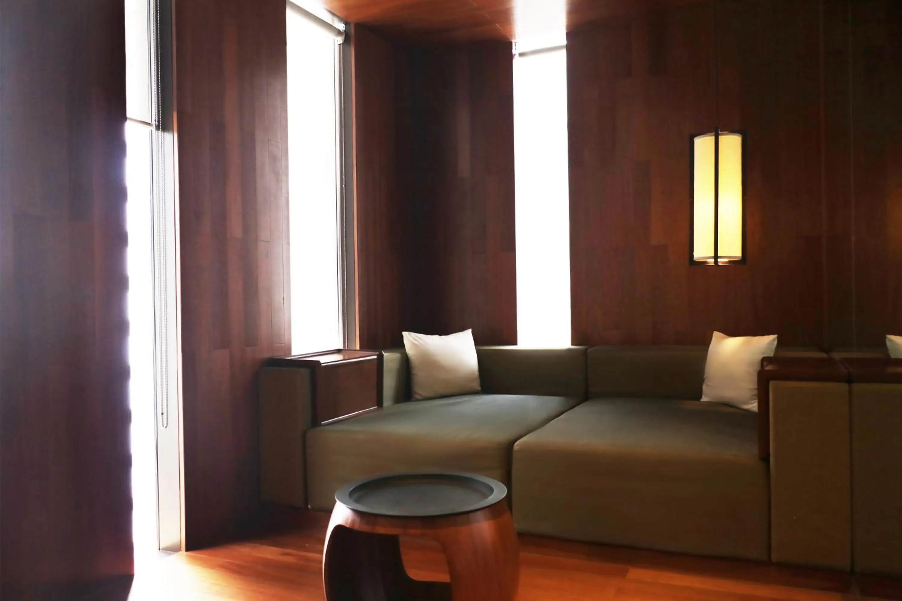 Living room in Hansar Bangkok Hotel