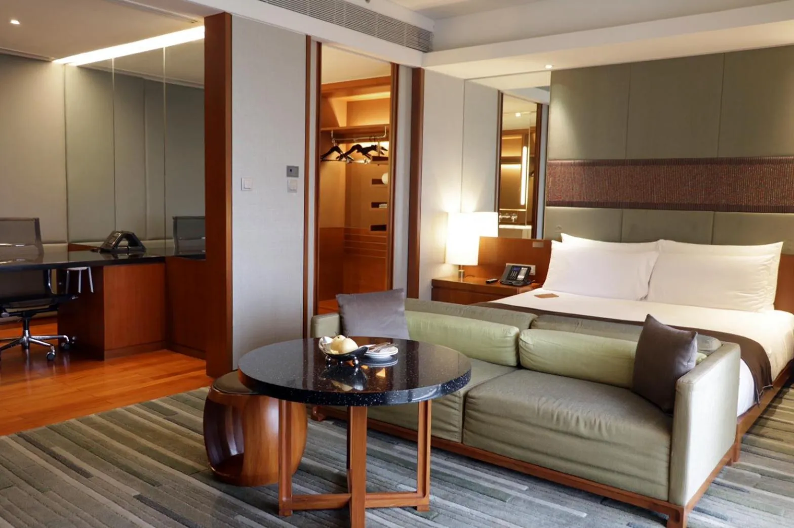 Living room in Hansar Bangkok Hotel