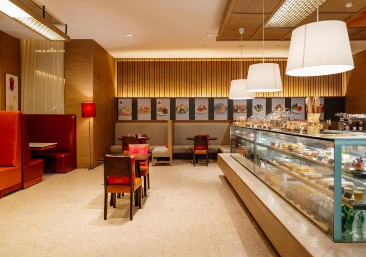 Restaurant/places to eat in Hansar Bangkok Hotel