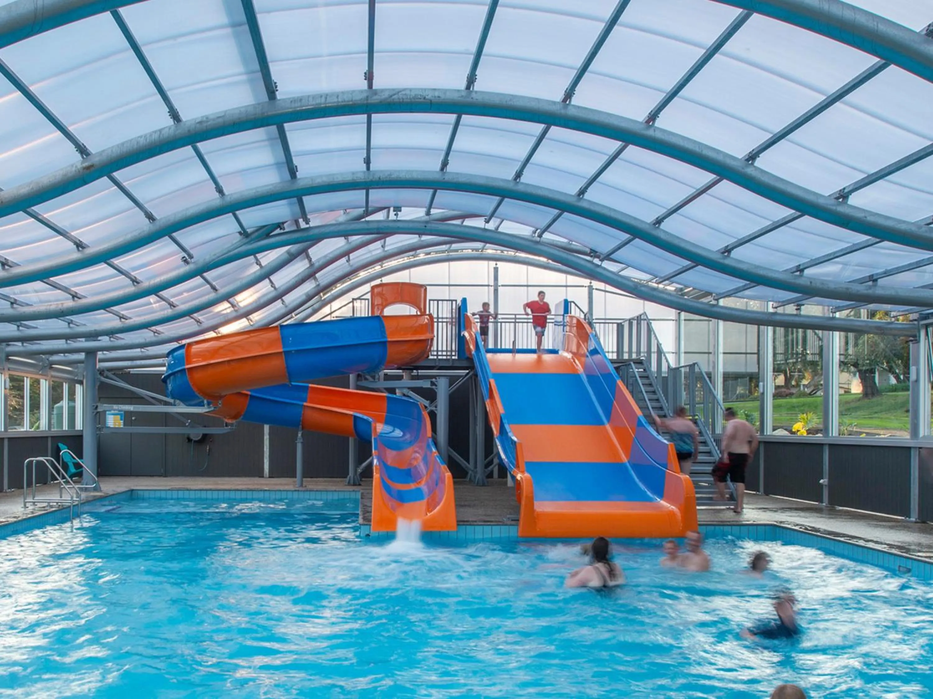 Swimming pool in Blue Lake Holiday Park