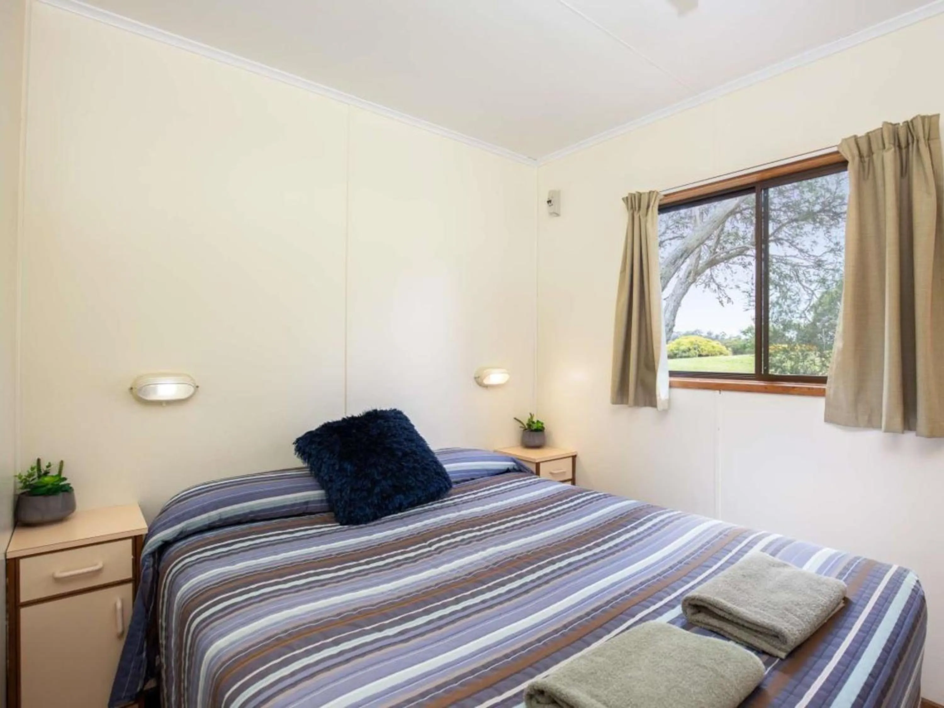 Bedroom, Bed in Blue Lake Holiday Park