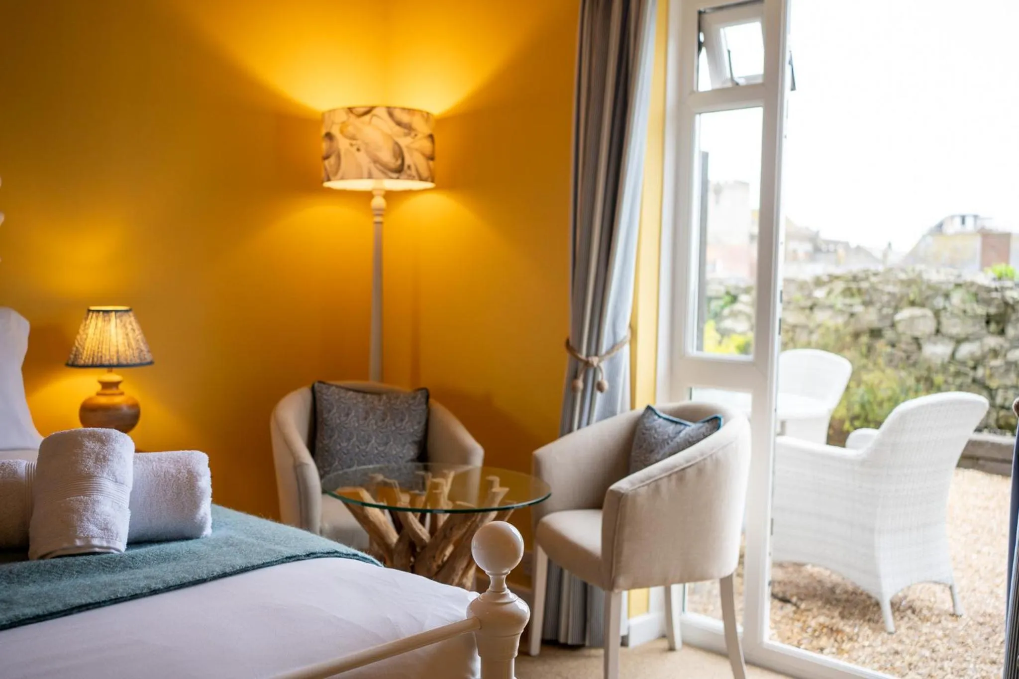 Seating area, Bed in The Royal Lion Hotel