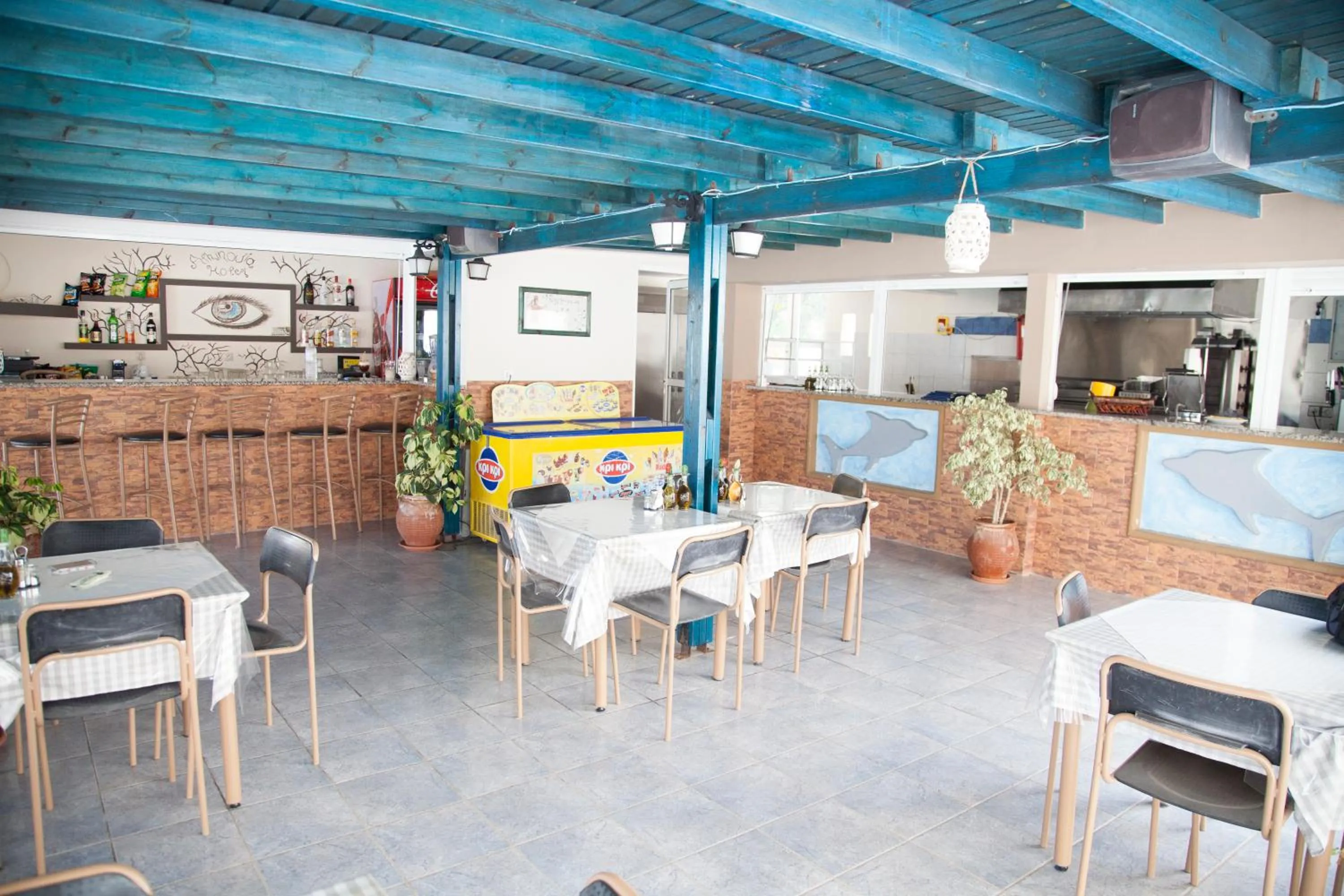 Restaurant/places to eat in Hotel Athinoula