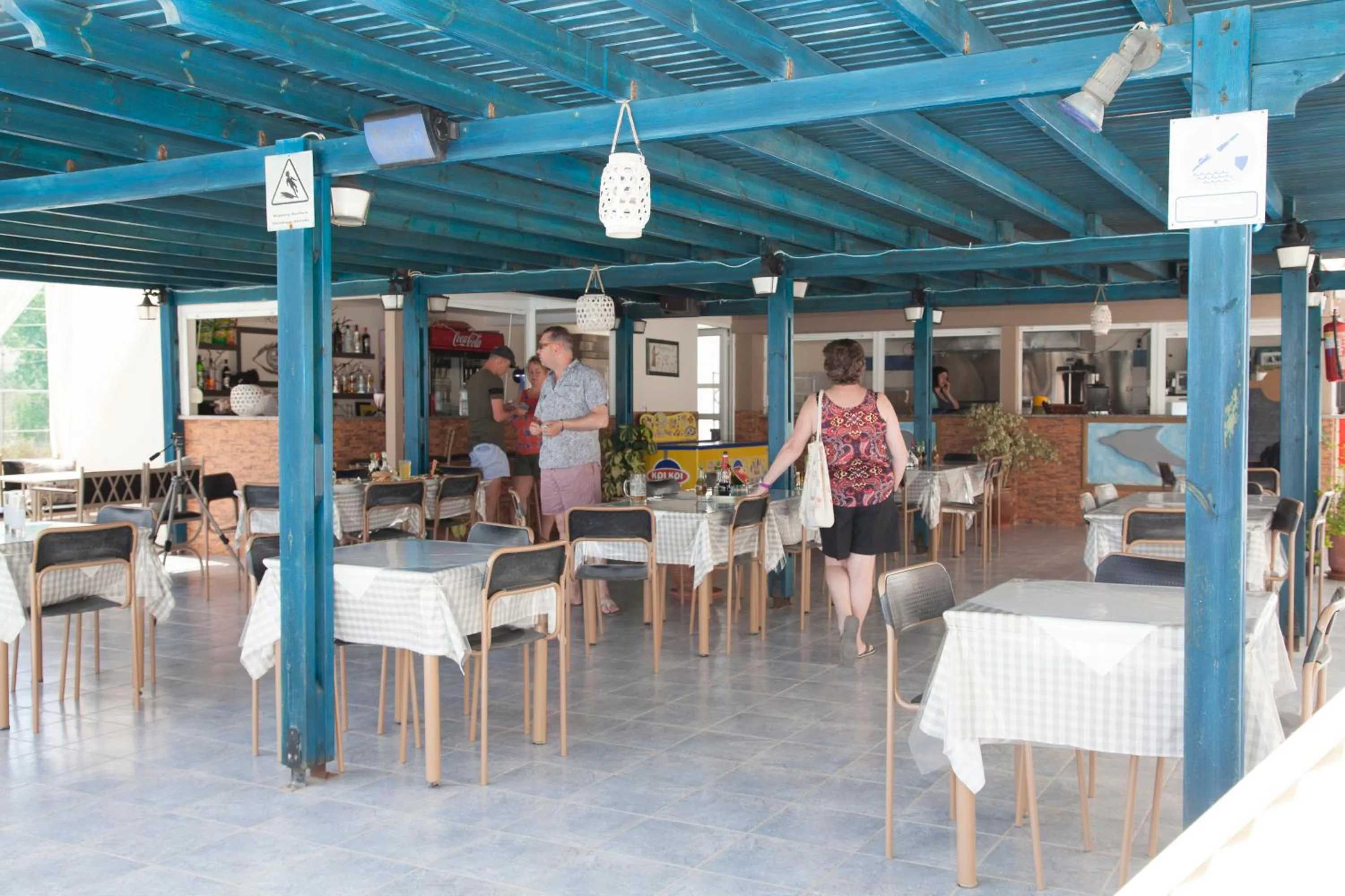 Restaurant/places to eat in Hotel Athinoula