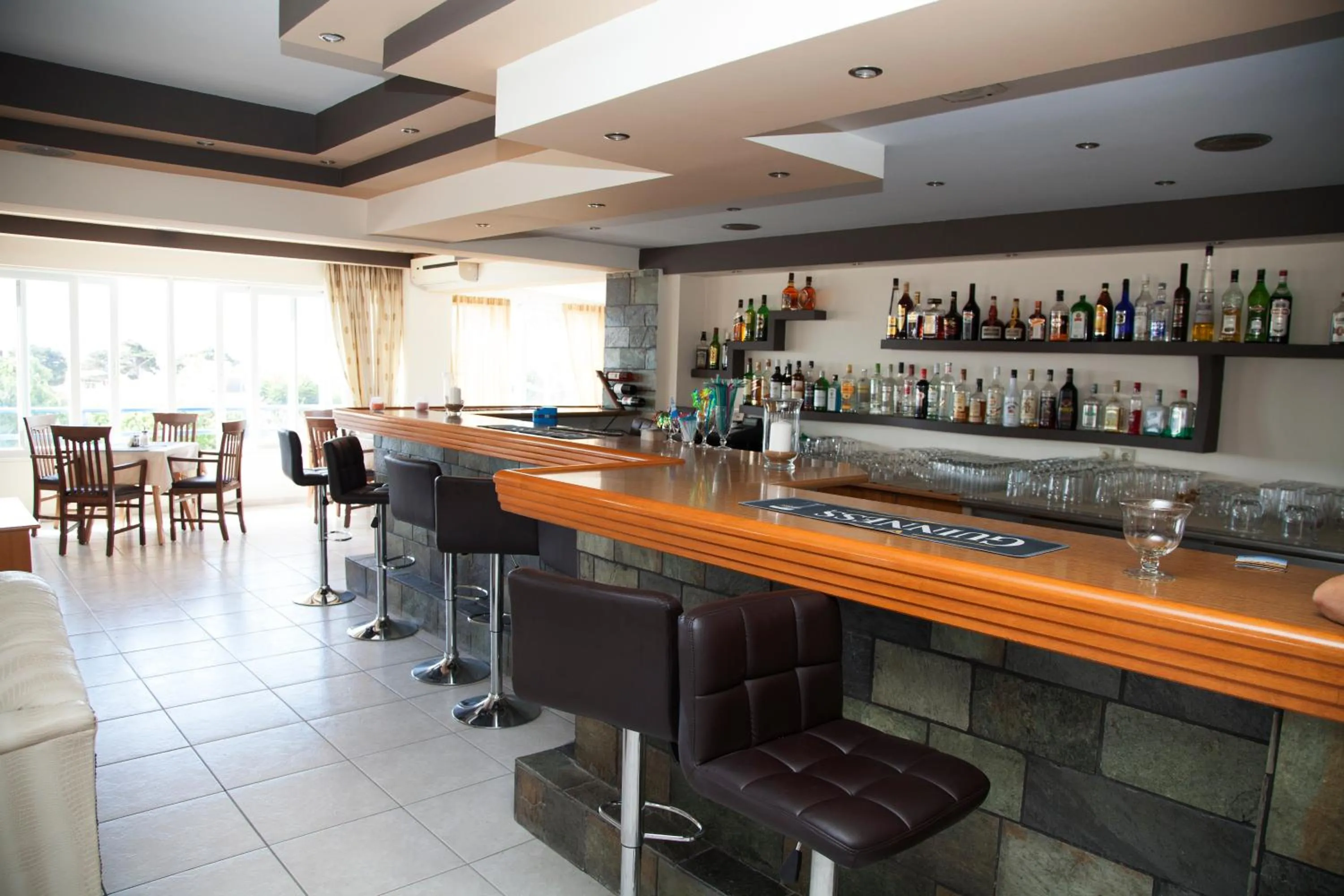 Lounge or bar in Hotel Athinoula