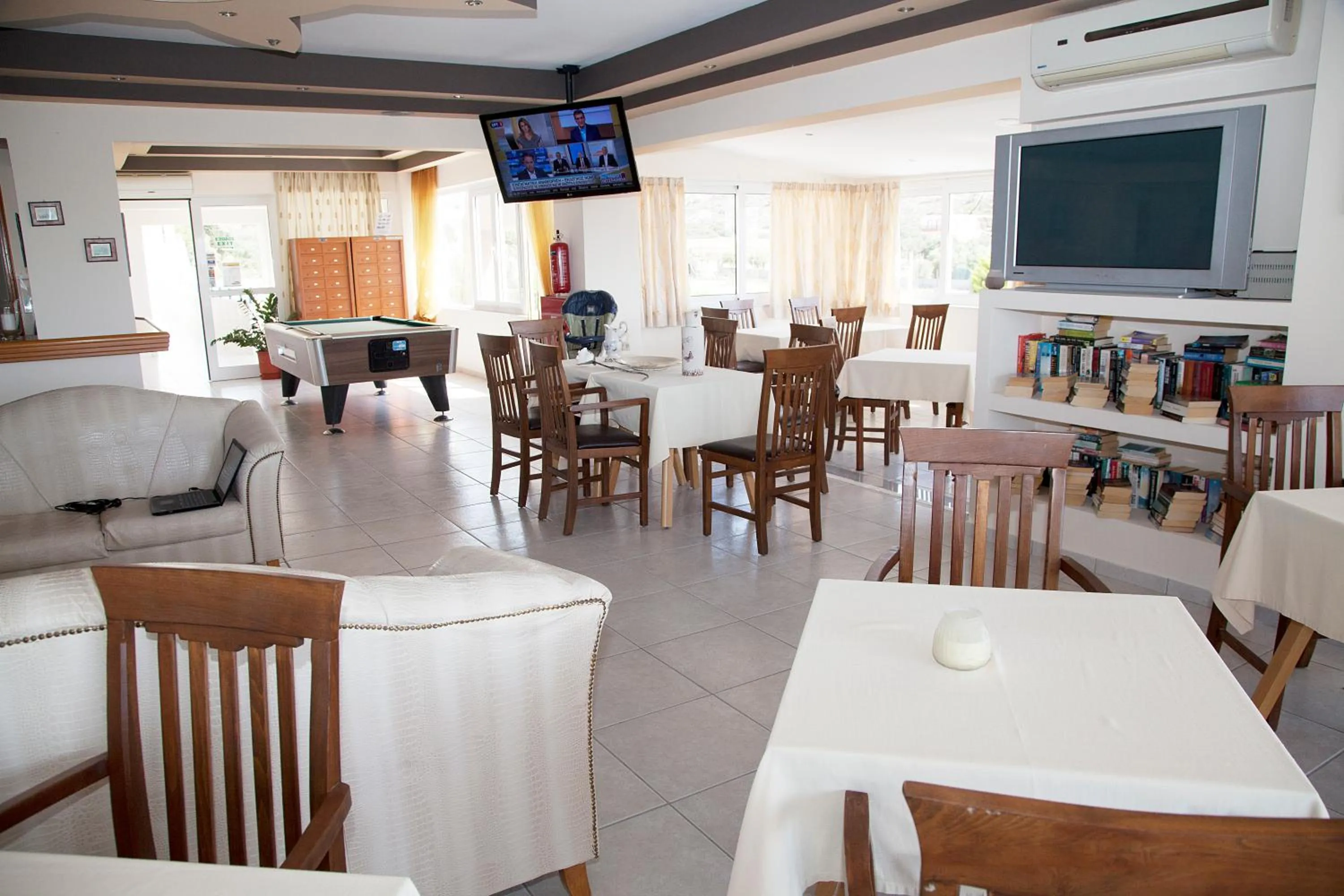 Lounge or bar in Hotel Athinoula
