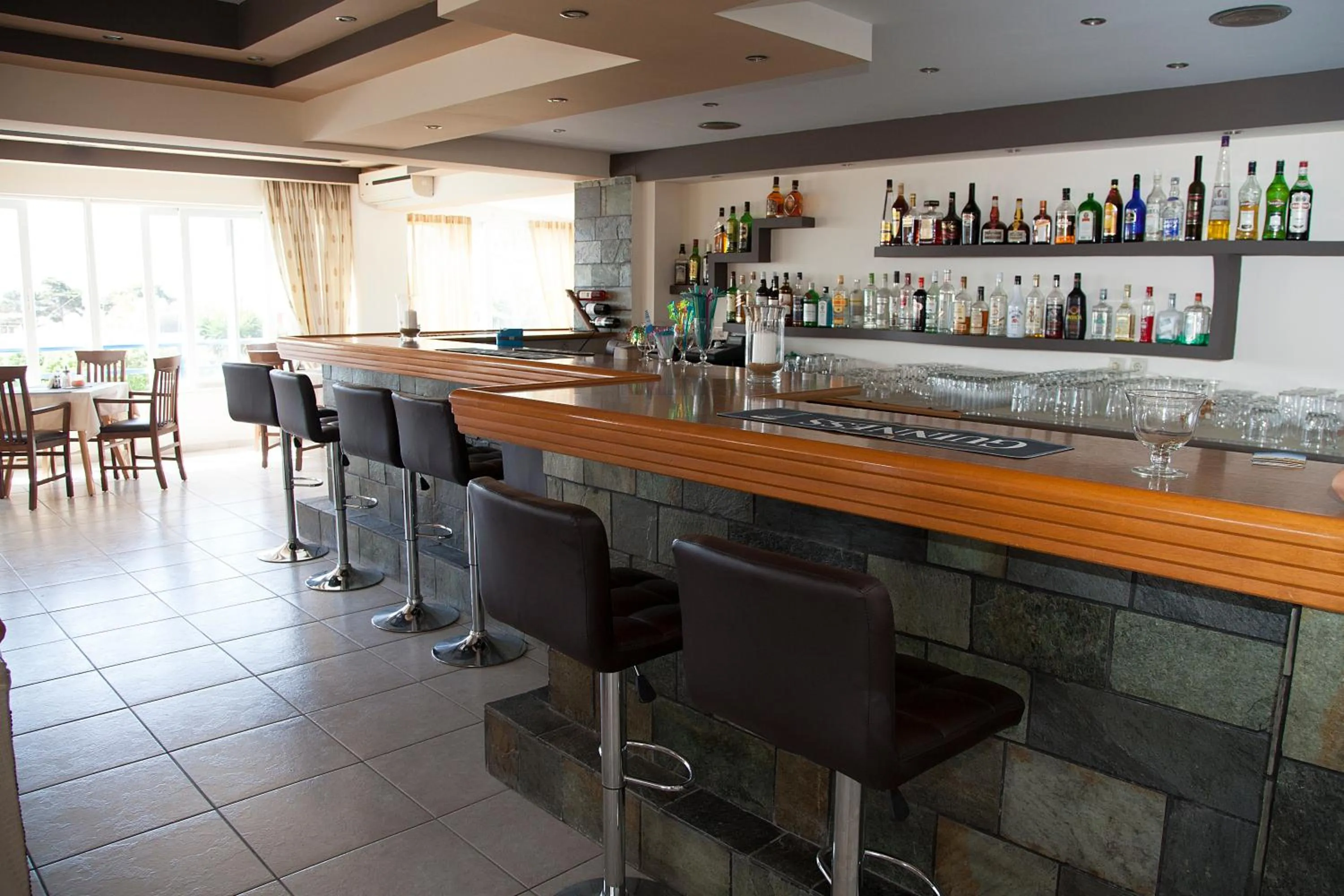 Lounge or bar in Hotel Athinoula
