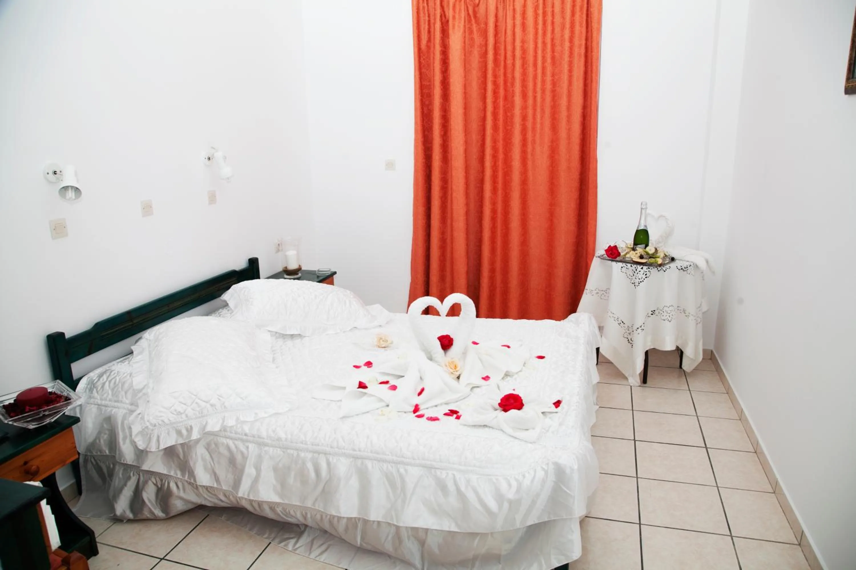 Bed in Hotel Athinoula