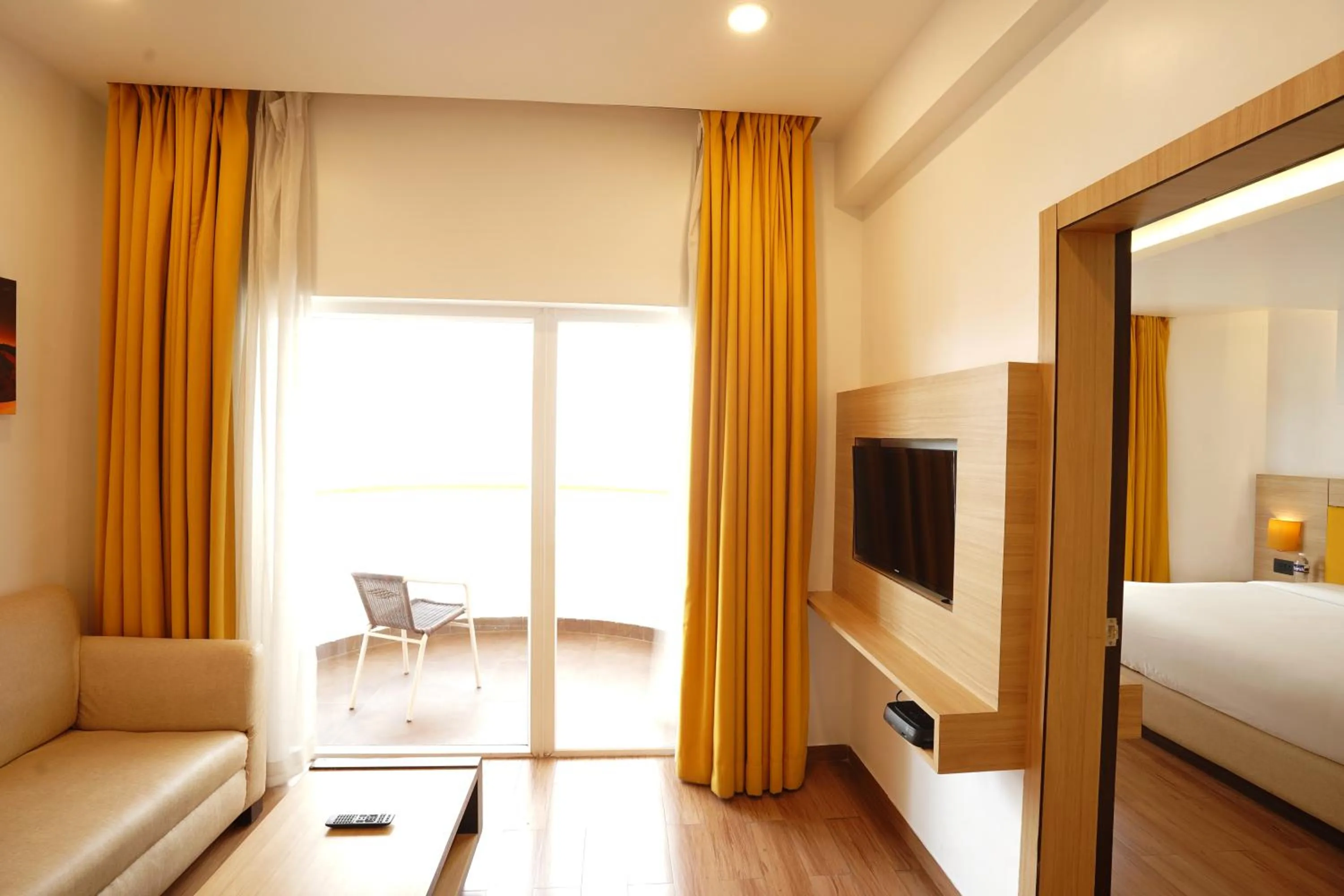 Photo of the whole room, Bed in BloomSuites l Calangute