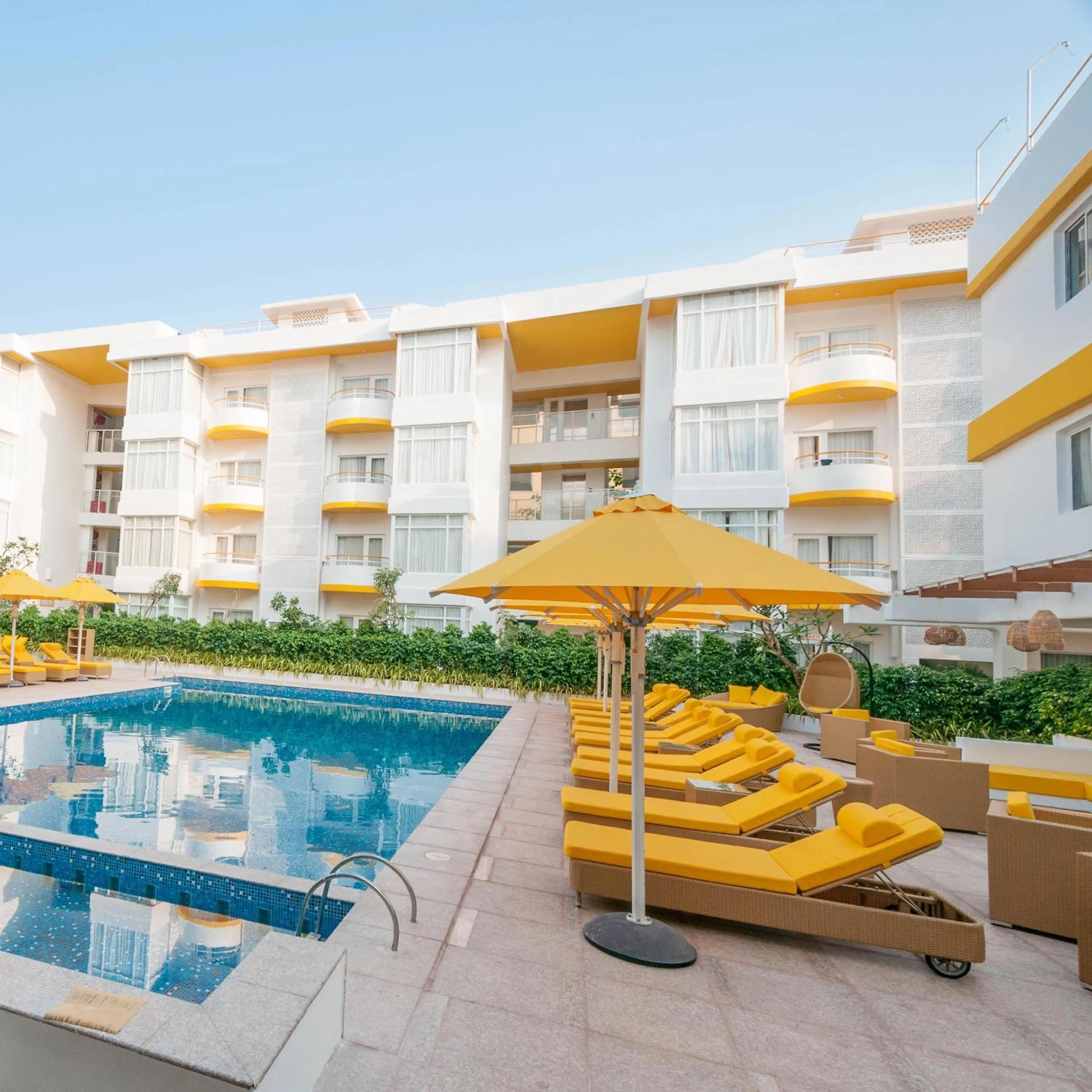 Swimming pool in BloomSuites l Calangute