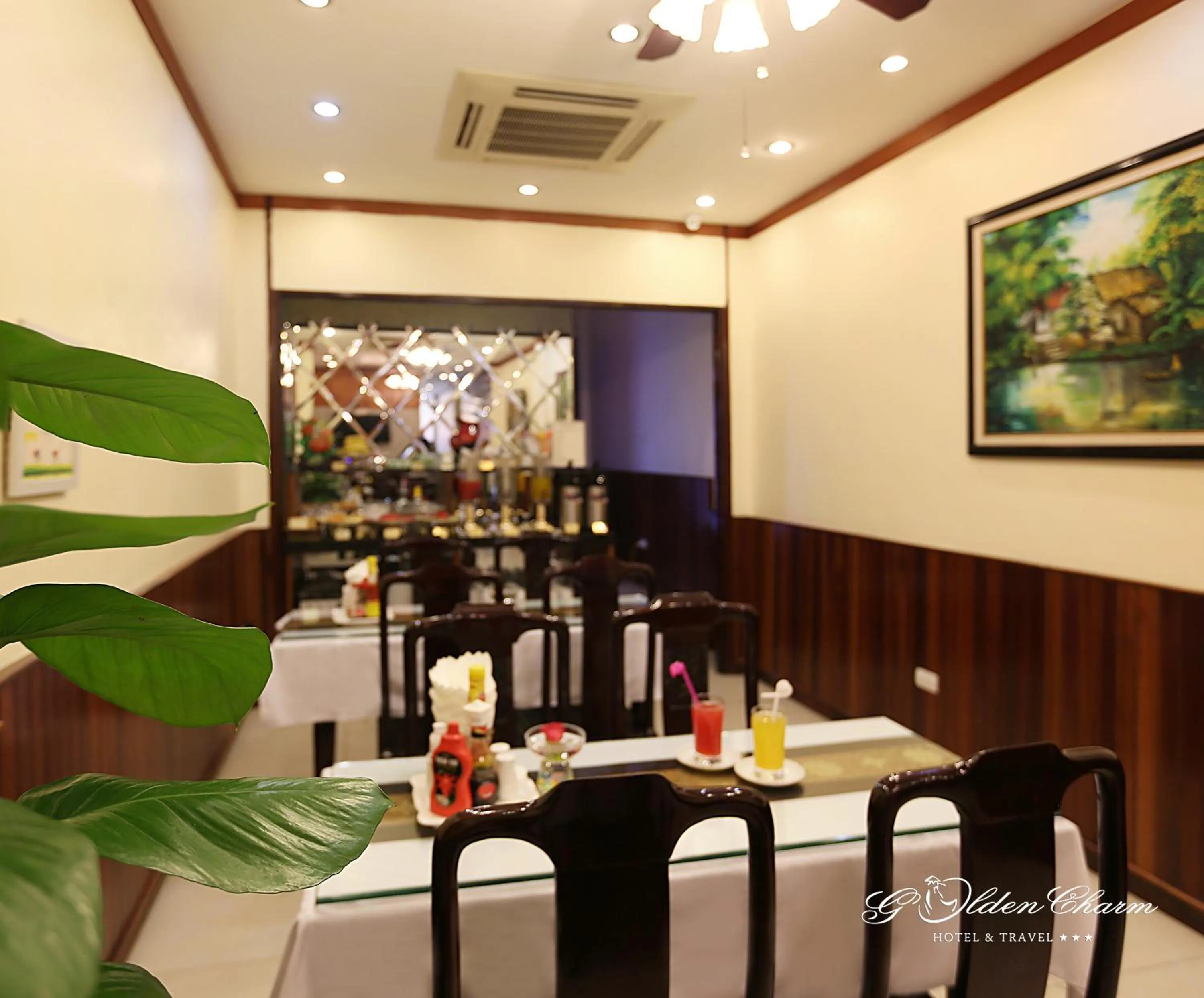 Restaurant/places to eat in Hanoi Golden Charm Hotel