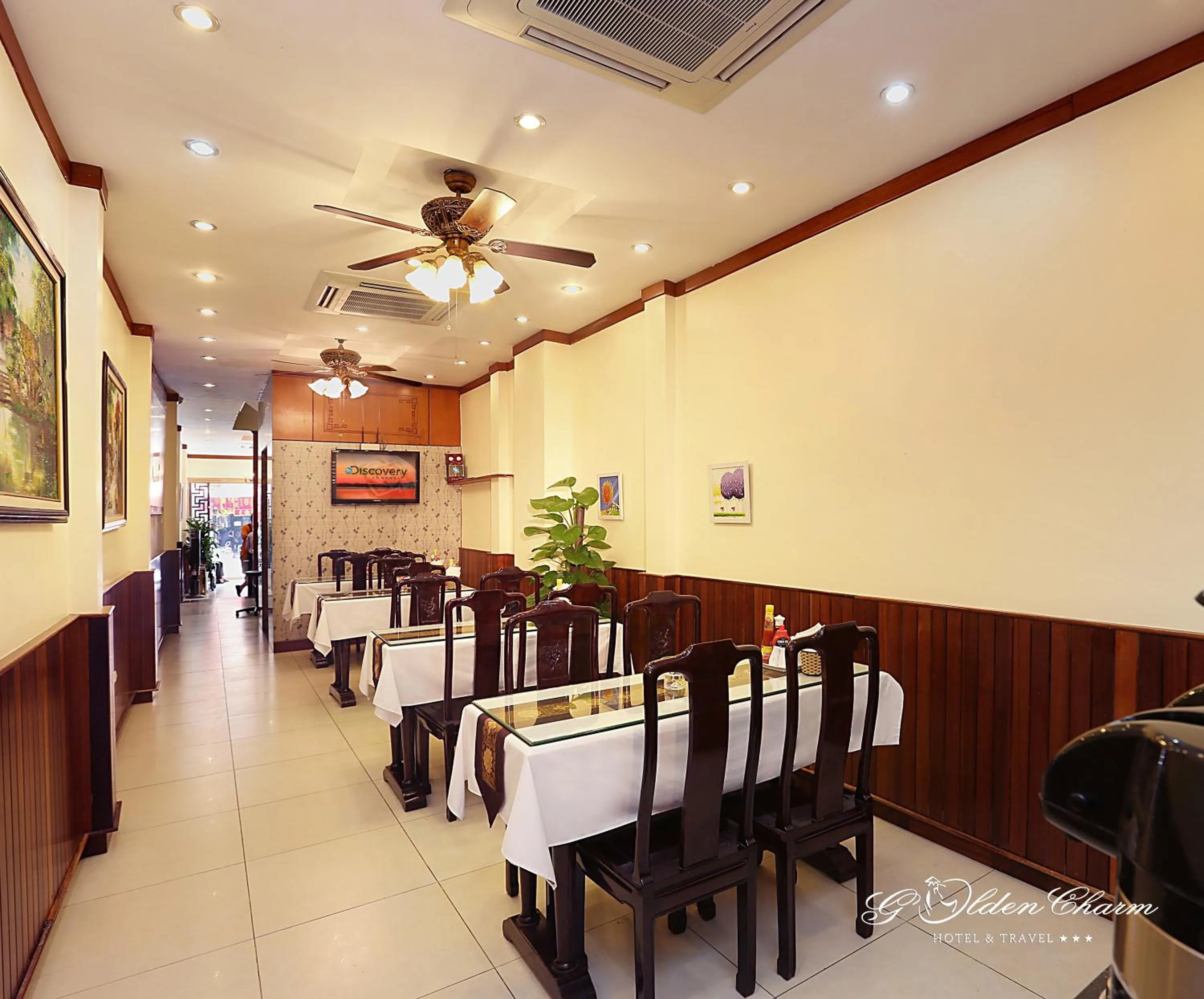 Restaurant/places to eat in Hanoi Golden Charm Hotel
