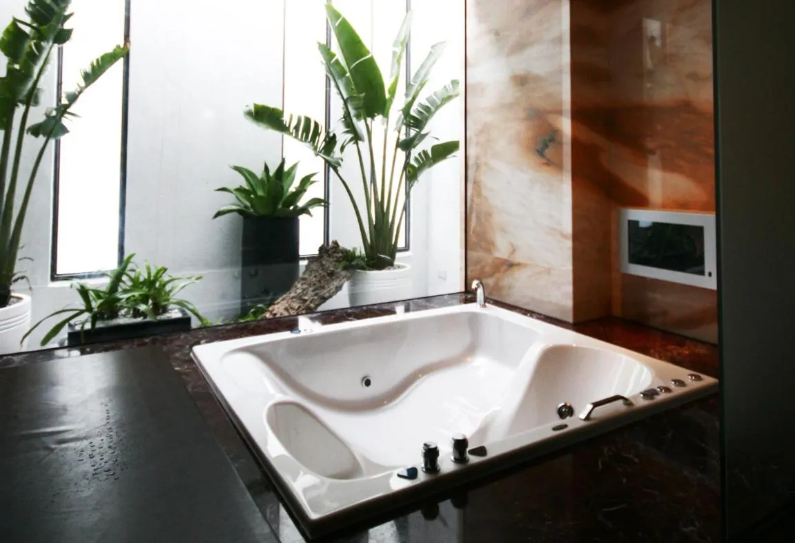 Queen Room with Two Queen Beds in The Yorker Deluxe Motel