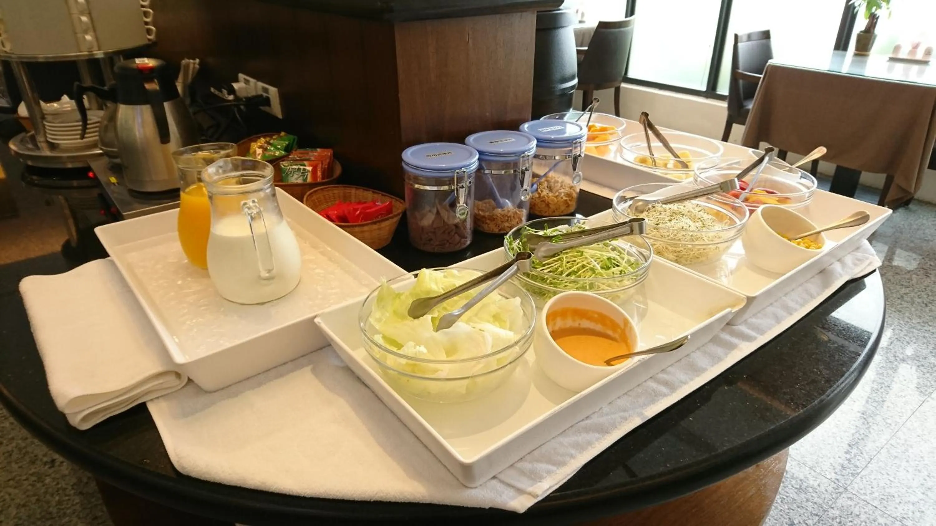 Restaurant/places to eat in The Yorker Deluxe Motel