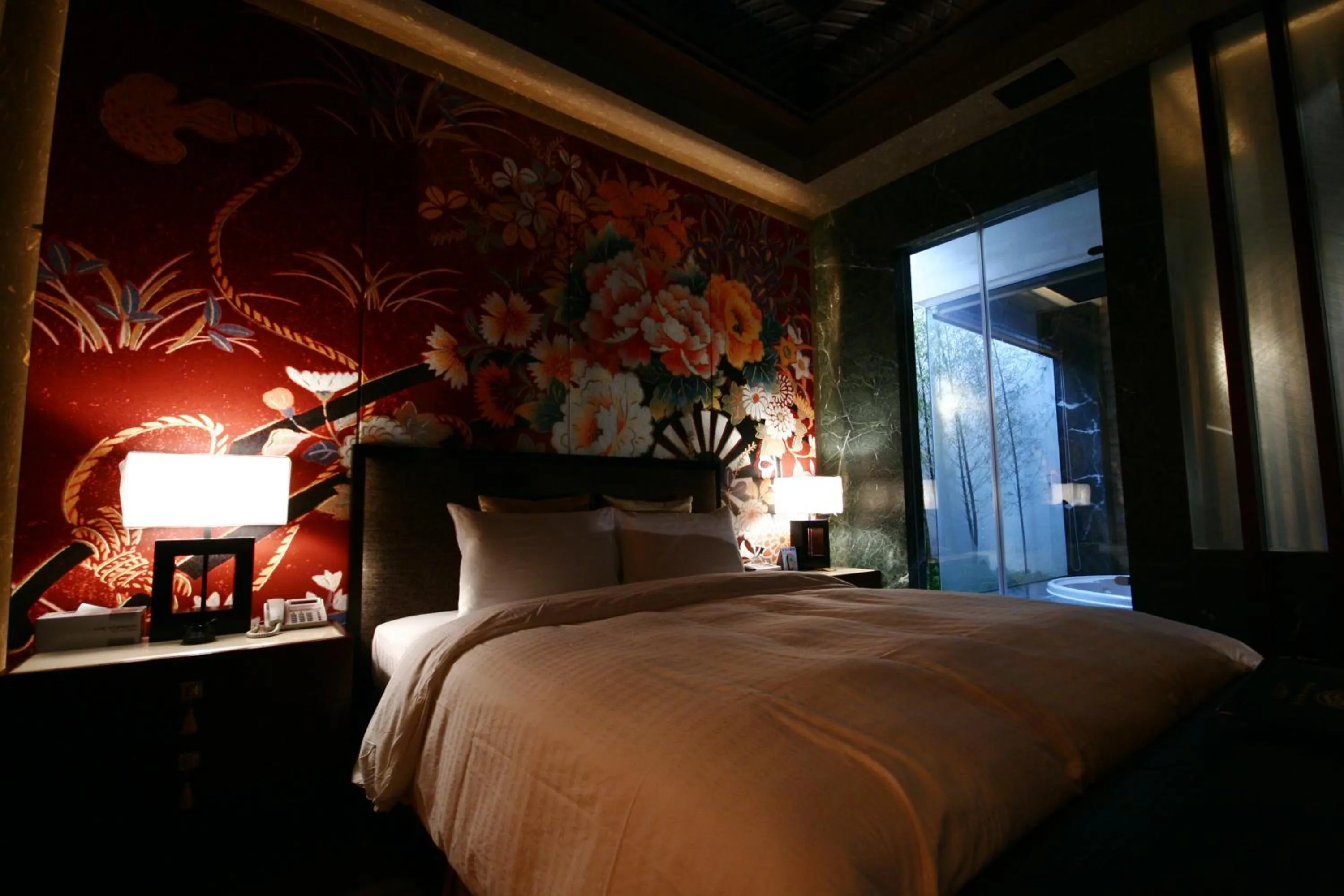 Bed in The Yorker Deluxe Motel