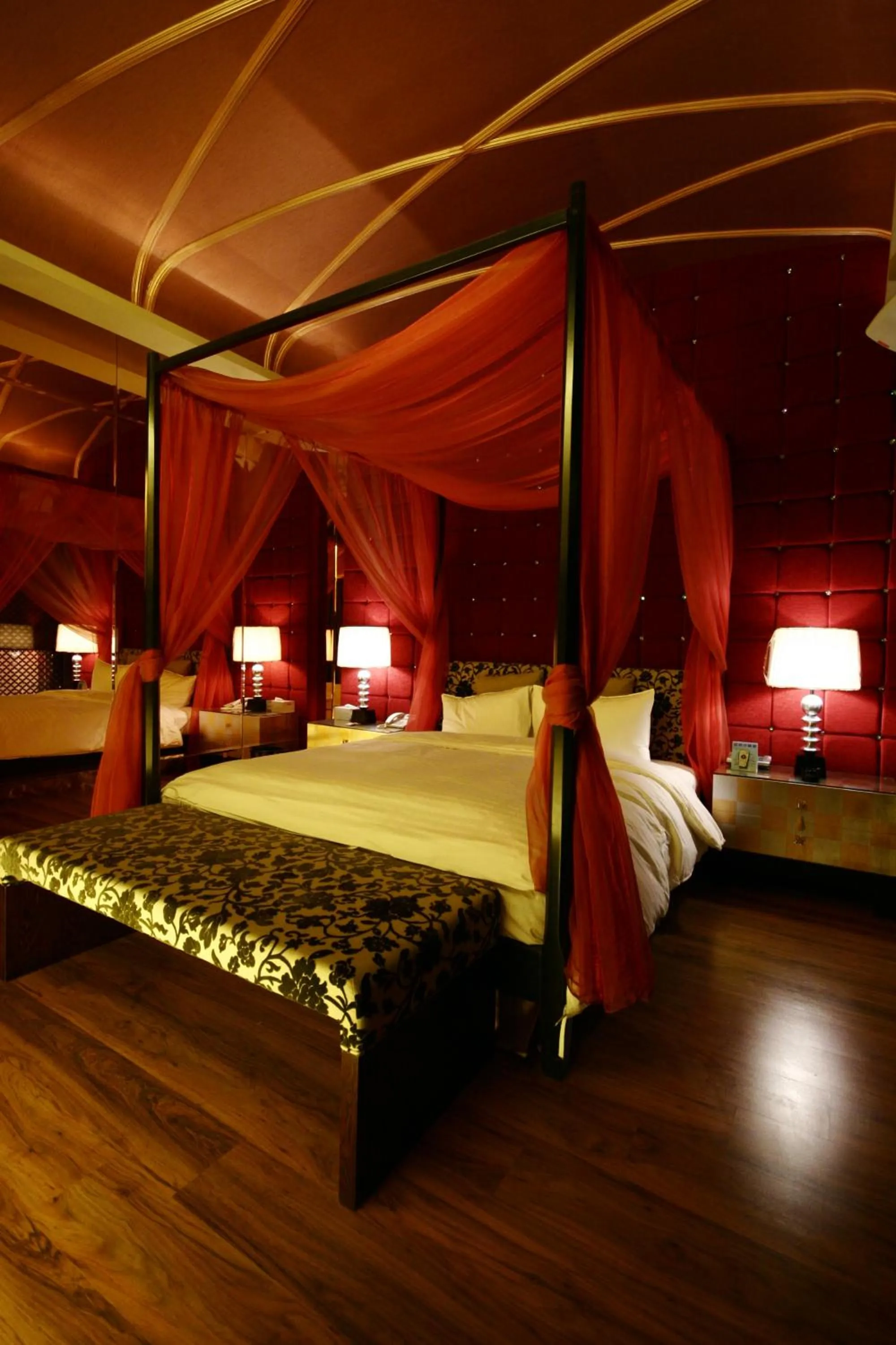 Bed in The Yorker Deluxe Motel