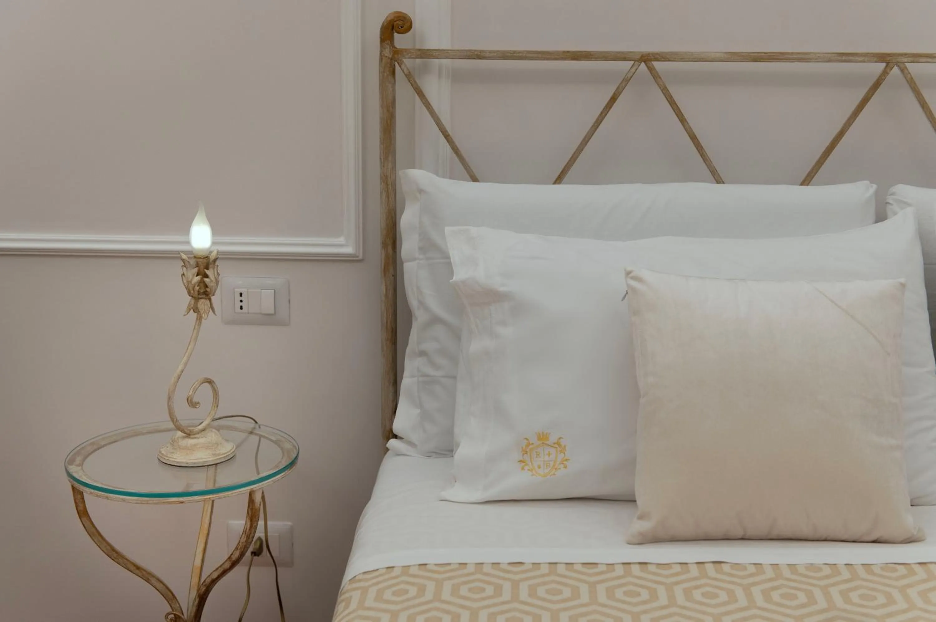 Decorative detail, Bed in Residenza Borbonica