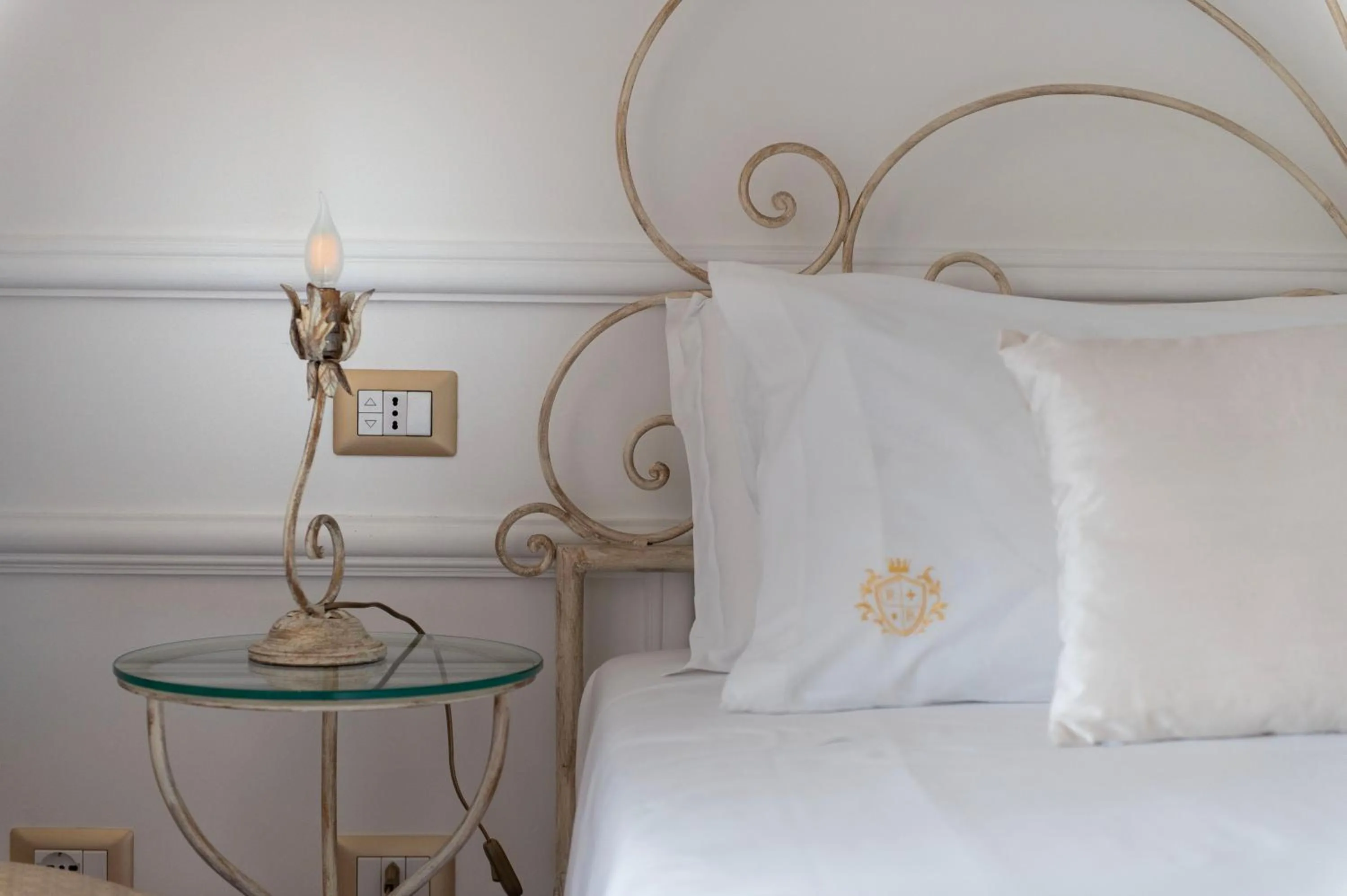 furniture, Bed in Residenza Borbonica