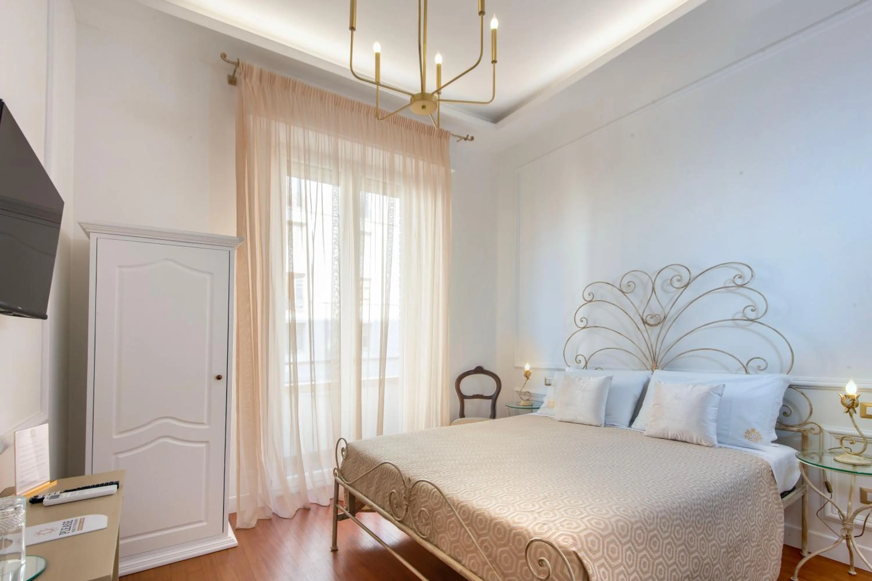 Photo of the whole room, Bed in Residenza Borbonica