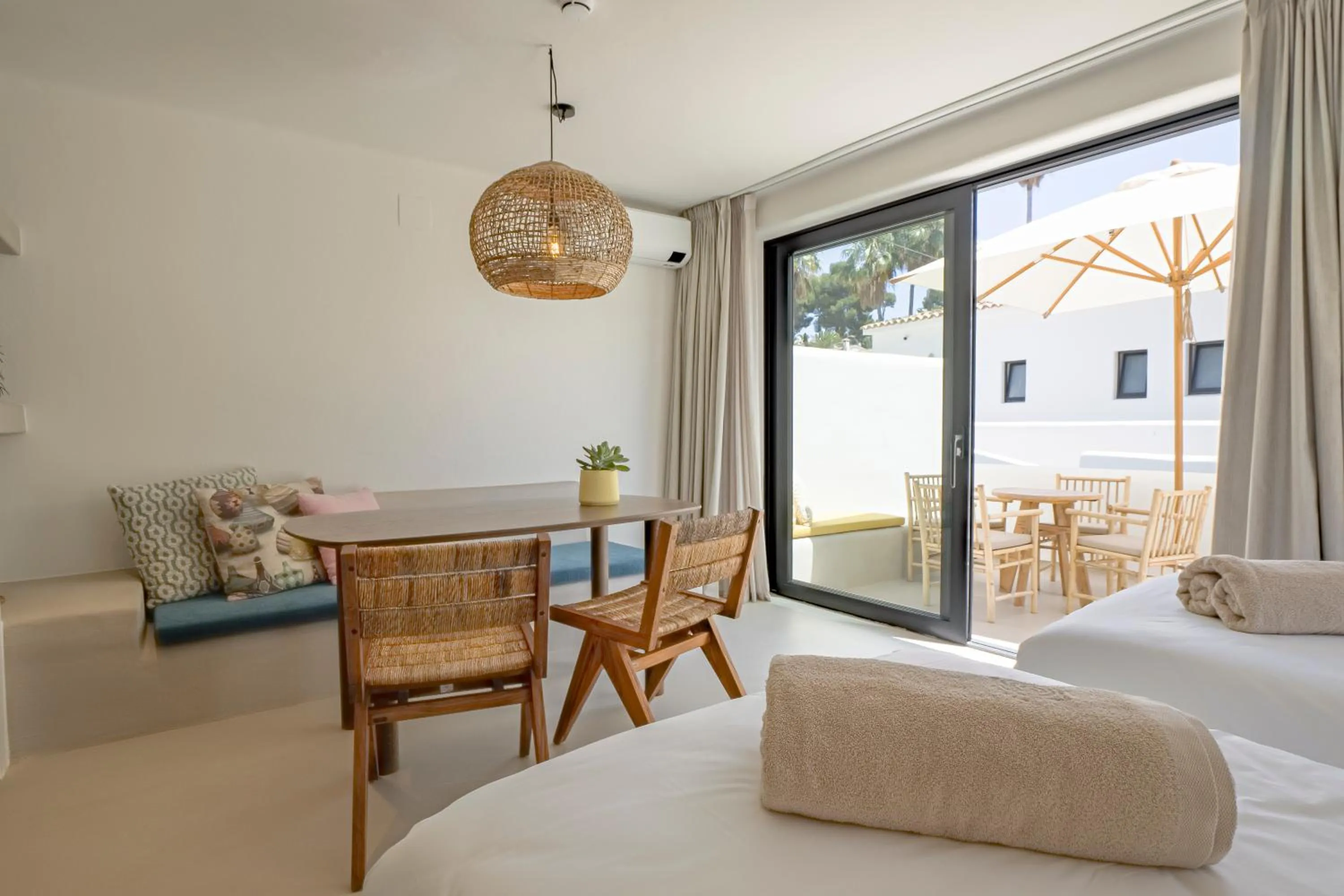 Balcony/Terrace, Bed in Boutique Hotel Los Limoneros